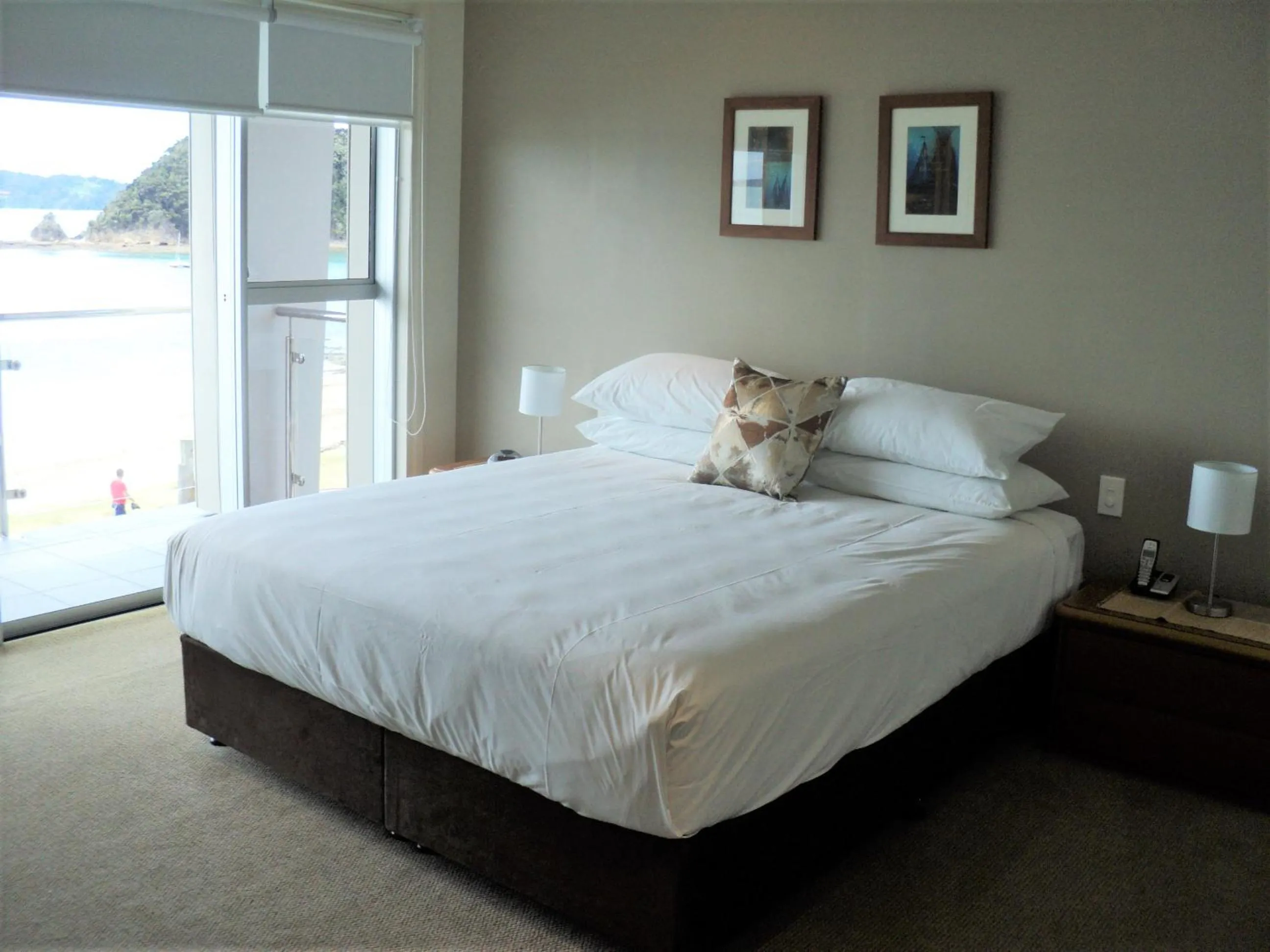 Bedroom, Bed in Edgewater Palms Apartments