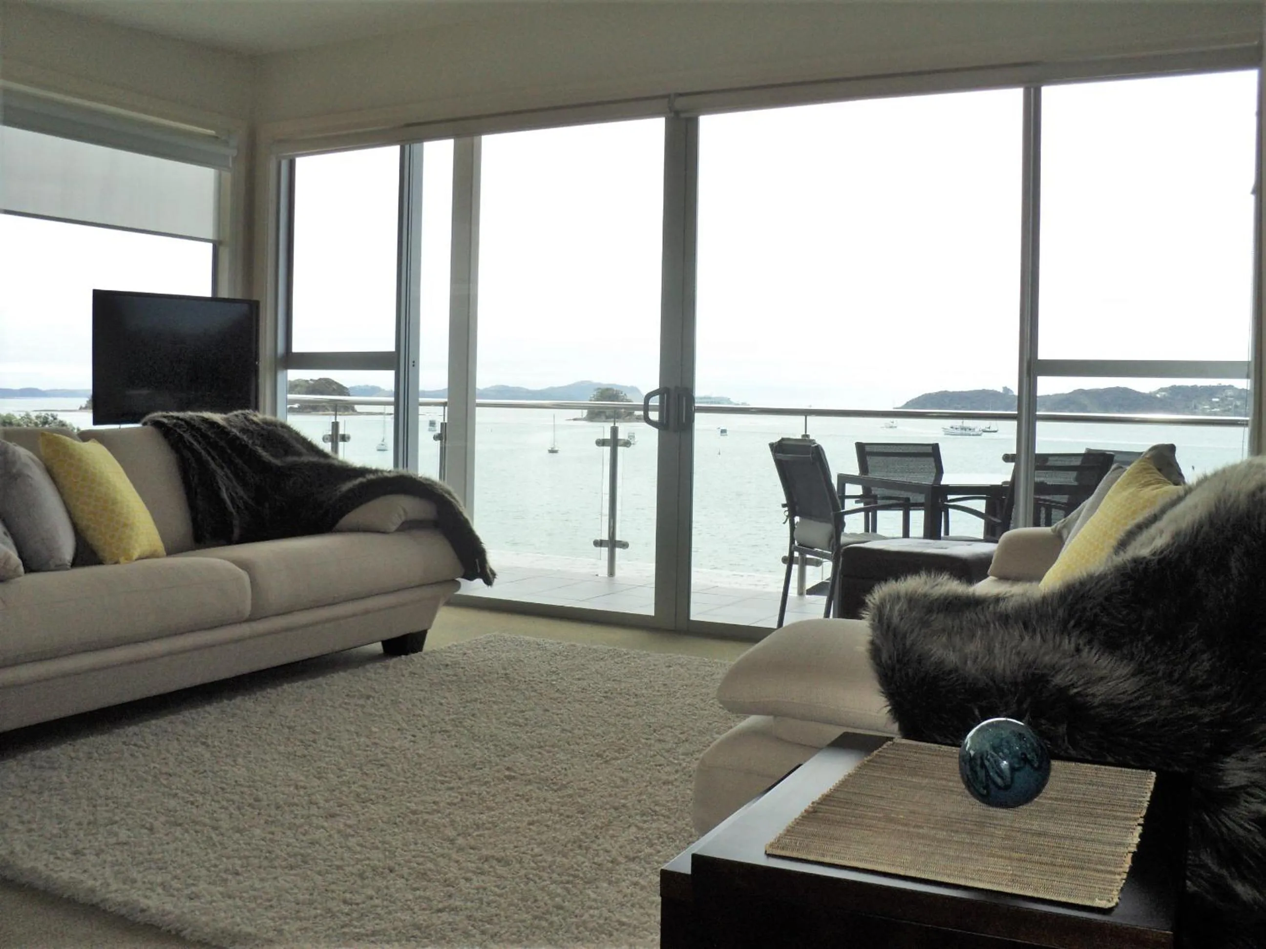 Living room in Edgewater Palms Apartments