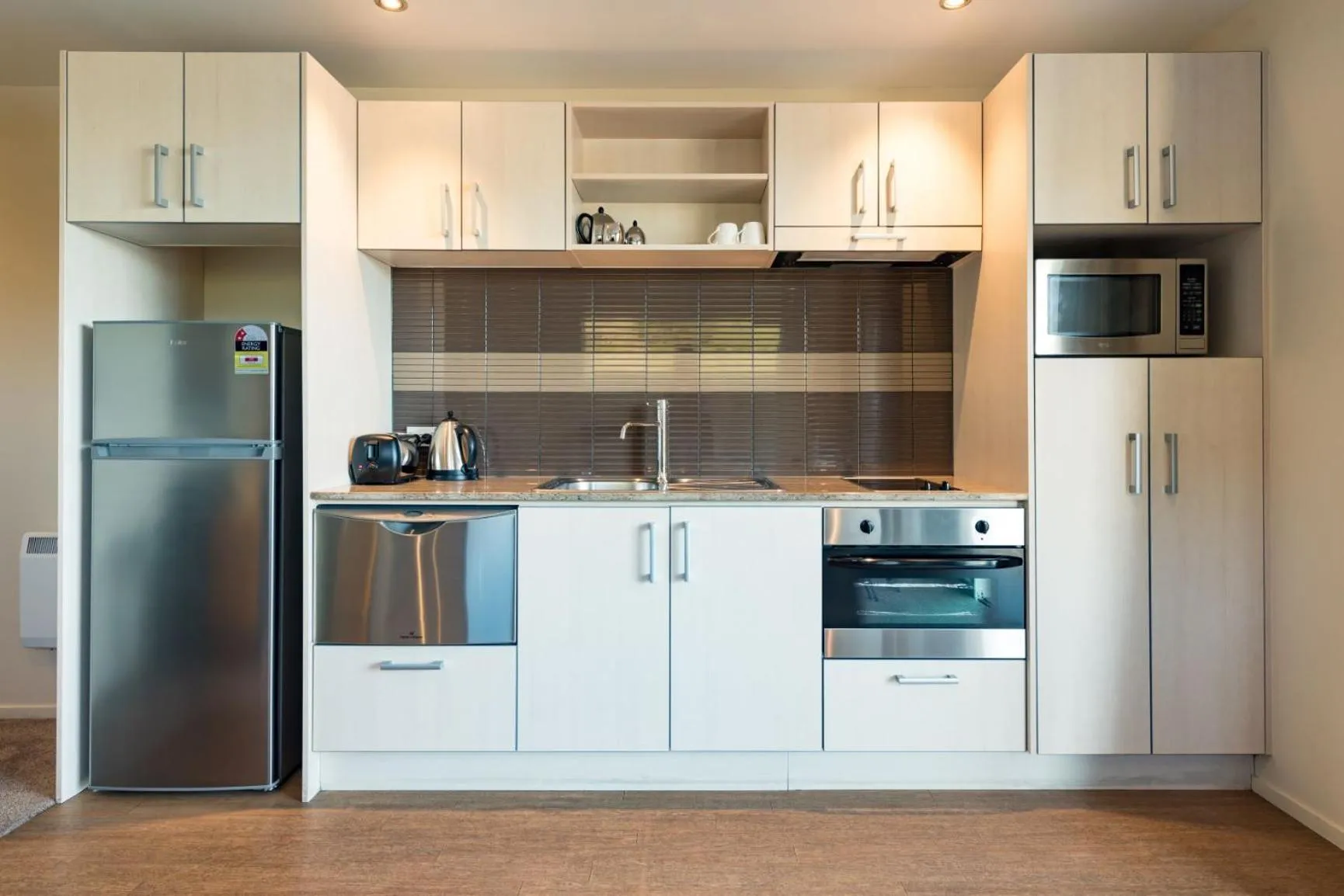 Kitchen or kitchenette in Edgewater Palms Apartments
