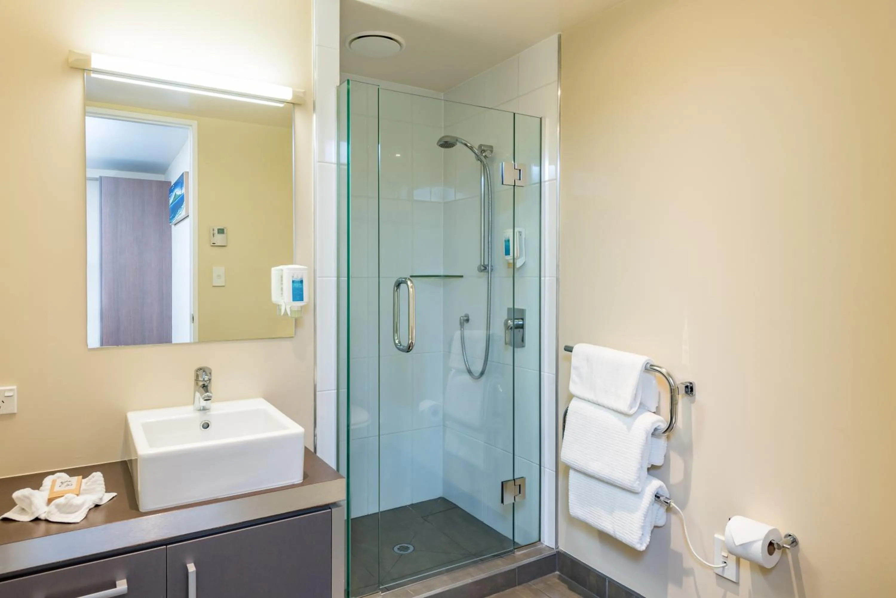 Bathroom in Edgewater Palms Apartments