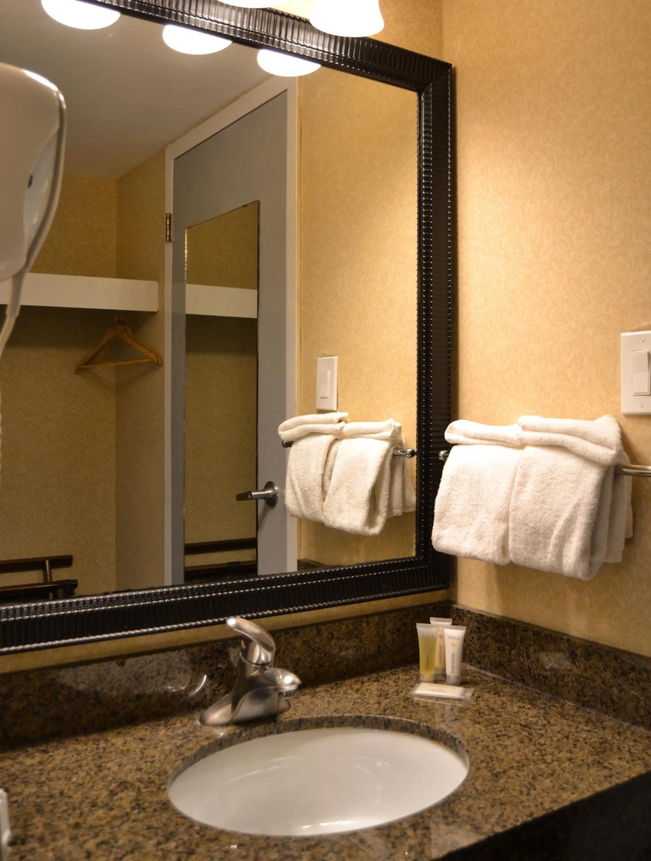 Bathroom in Amenida Residences, Calgary