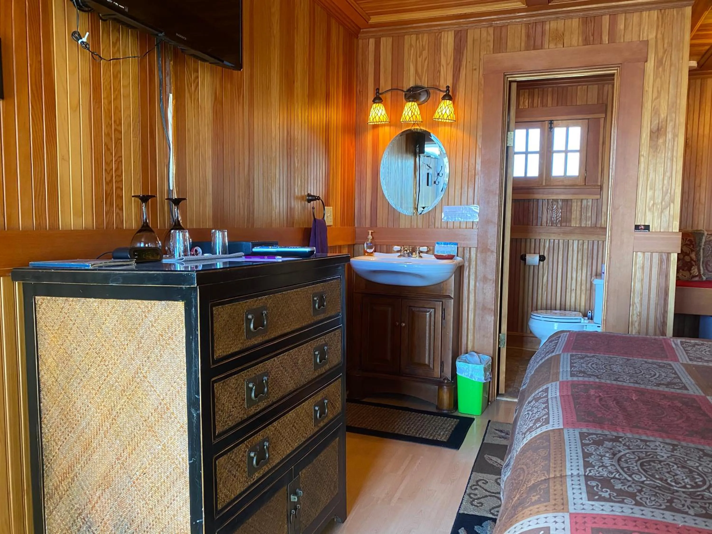 Whistling Winds Motel