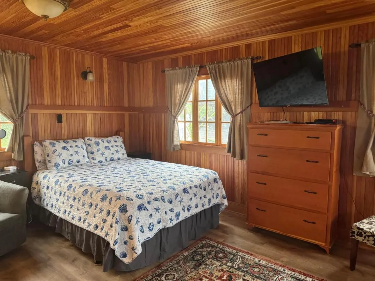 Bed in Whistling Winds Motel