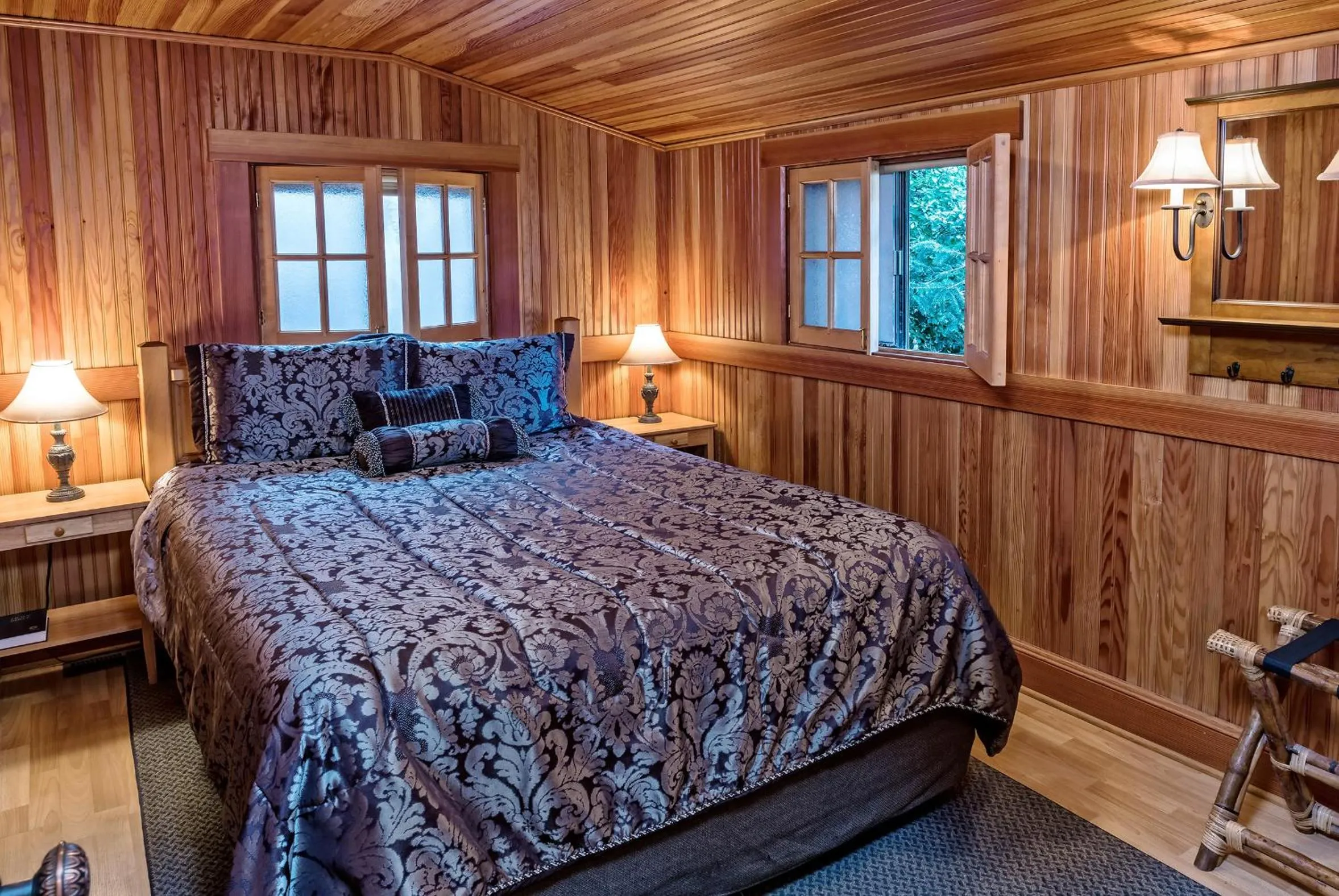 Bed in Whistling Winds Motel