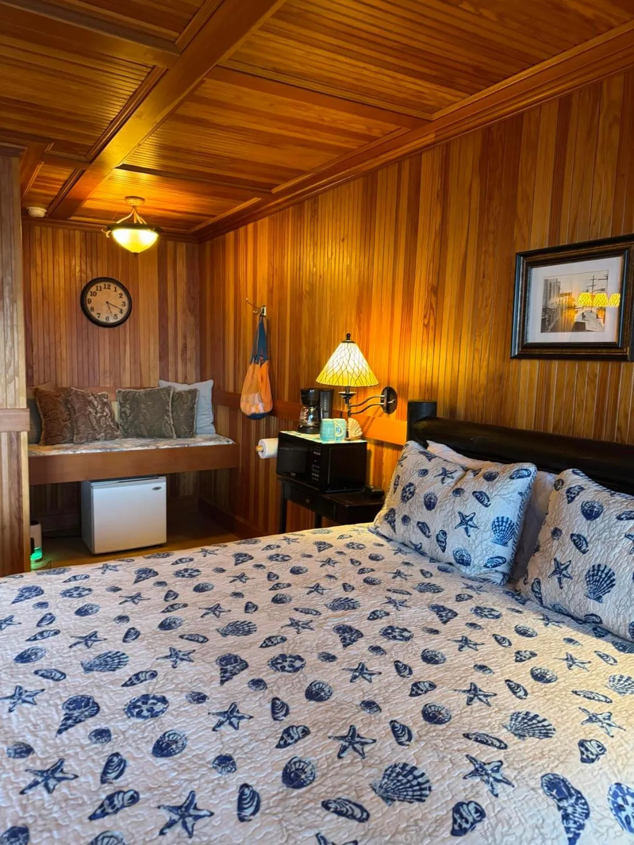 Bed in Whistling Winds Motel