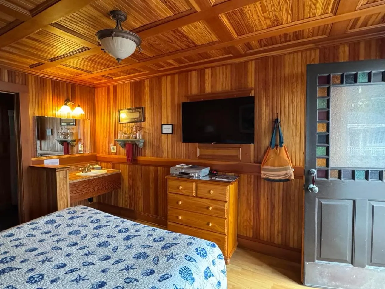 Bed in Whistling Winds Motel