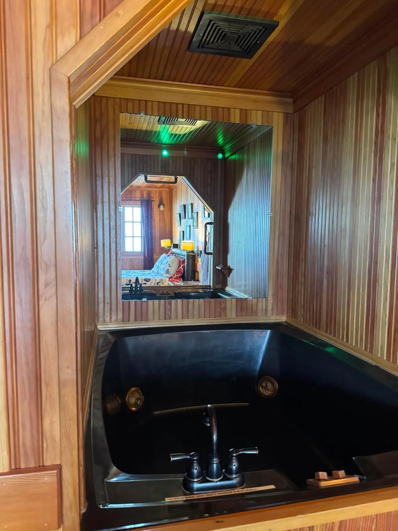 Whistling Winds Motel