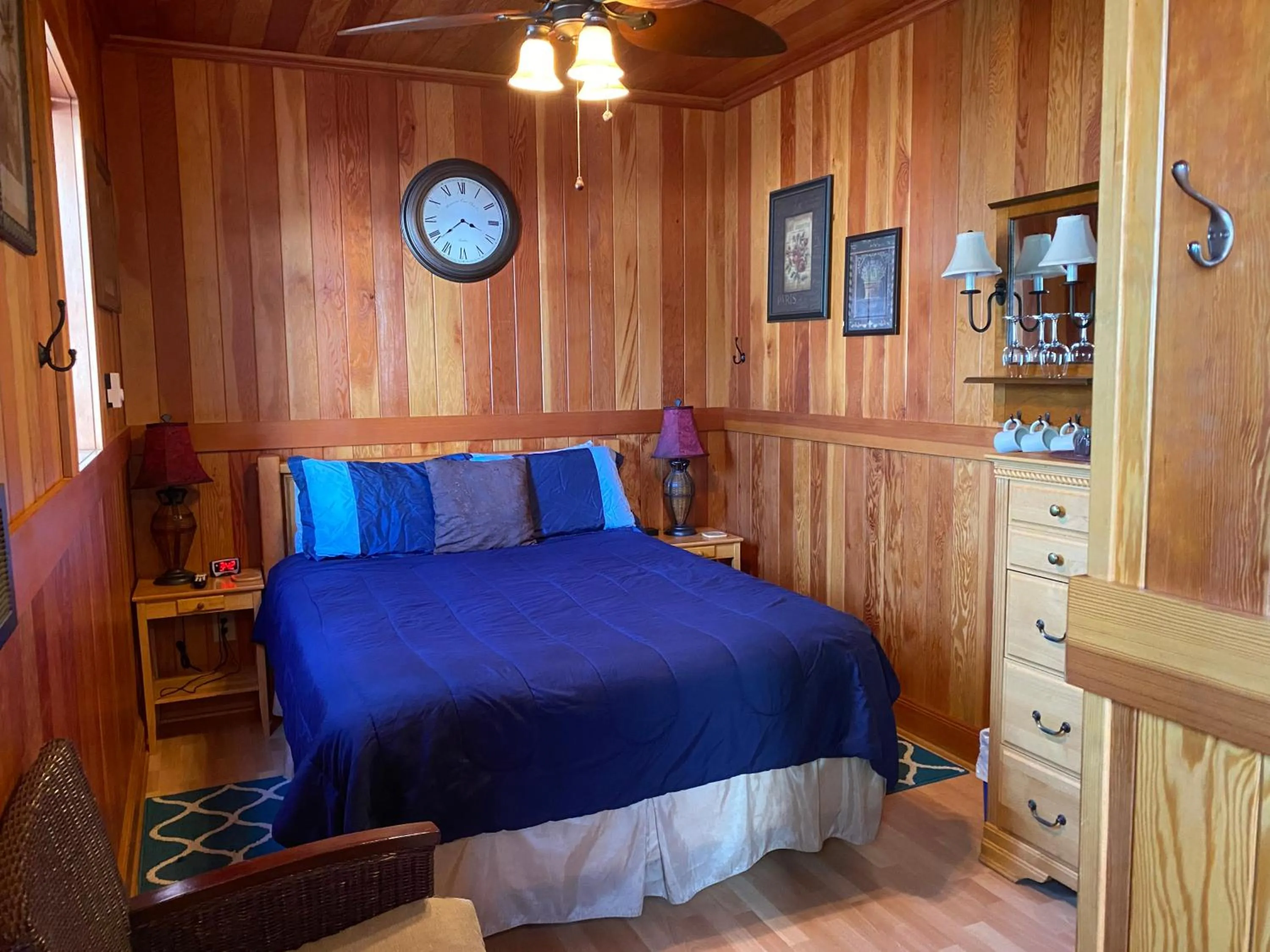 Bed in Whistling Winds Motel