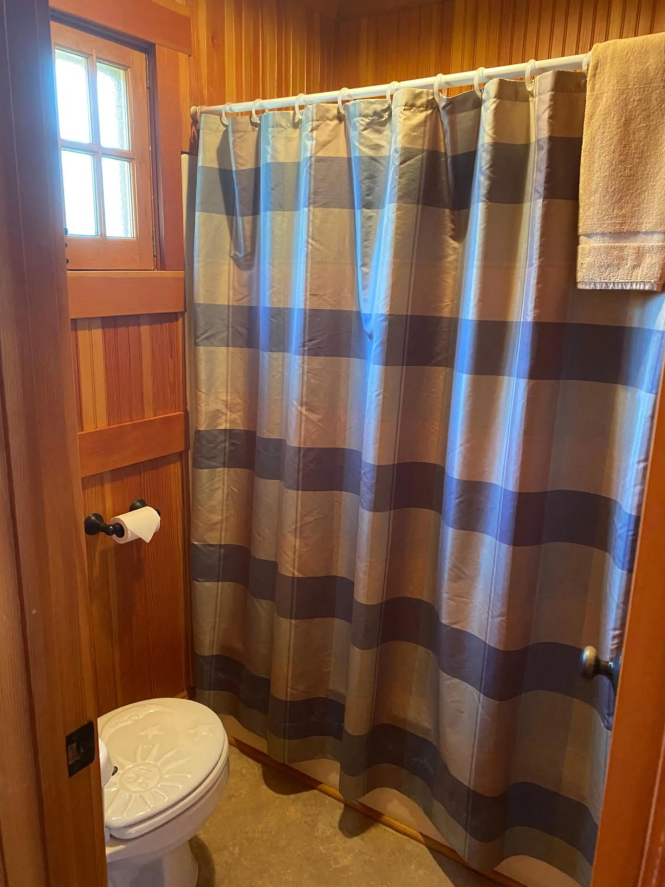 Whistling Winds Motel