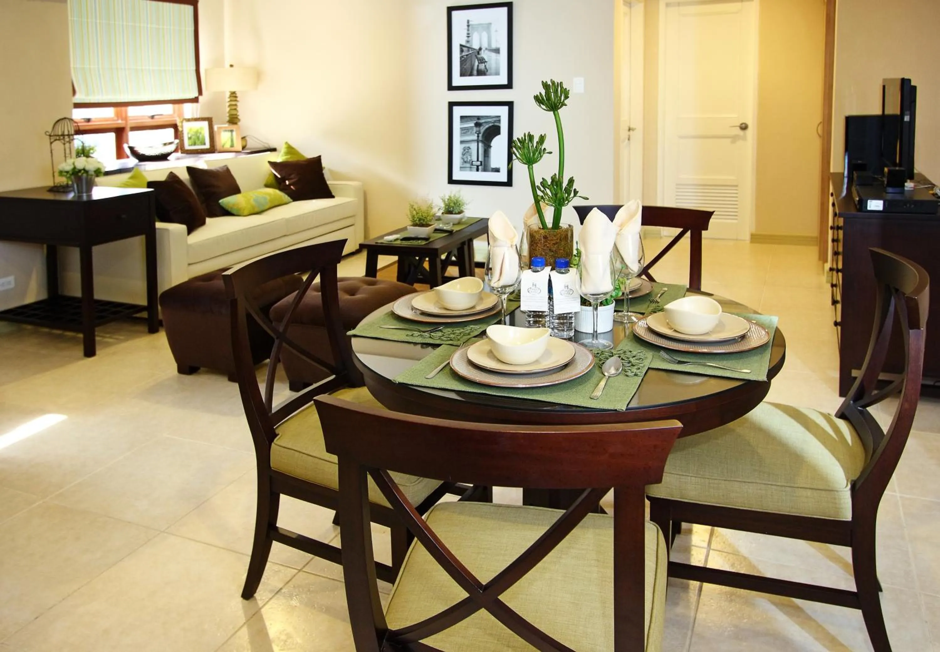 Dining area in Crosswinds Resort Suites