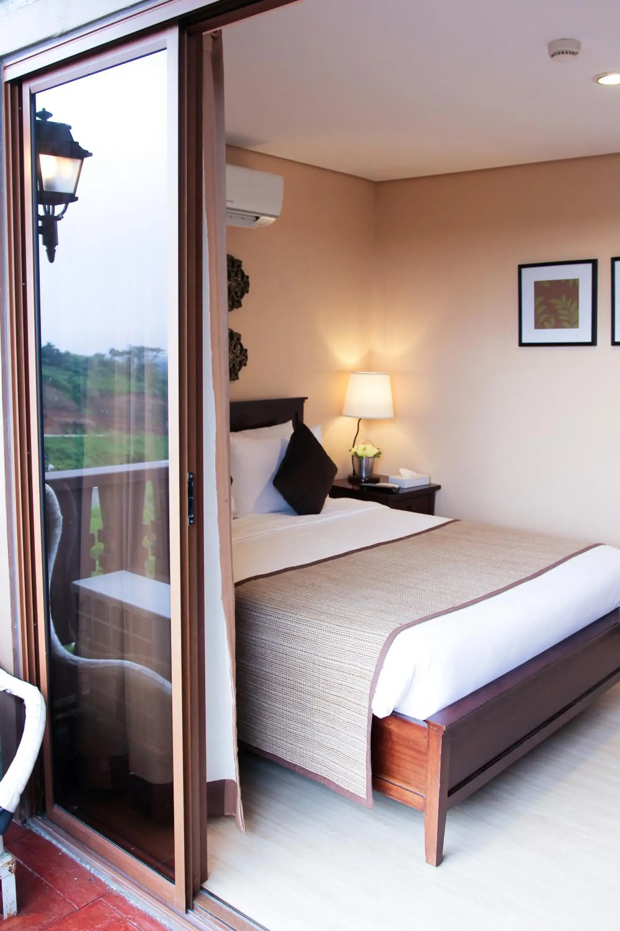 Bed in Crosswinds Resort Suites Bed in Crosswinds Resort Suites