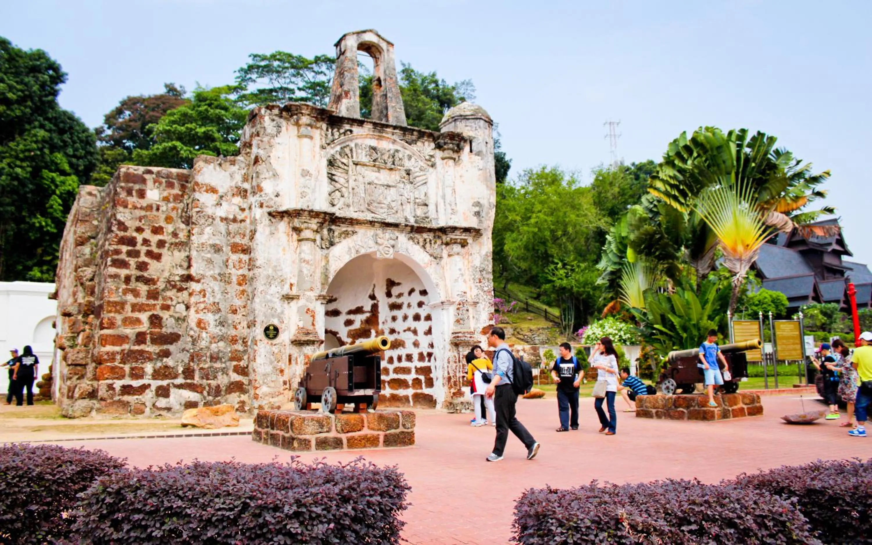 Area and facilities in Hallmark Express Hotel