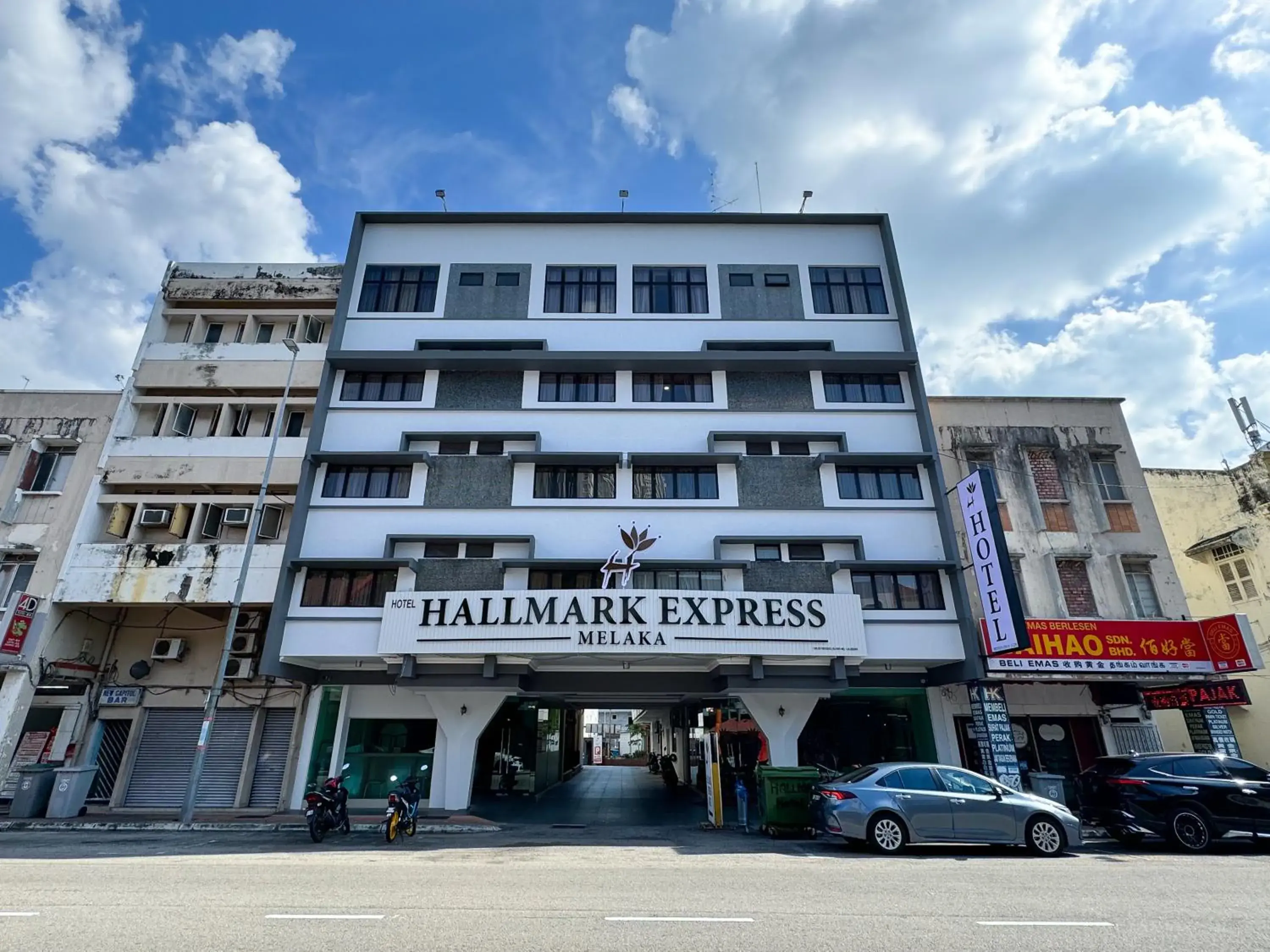 Property building in Hallmark Express Hotel Property building in Hallmark Express Hotel