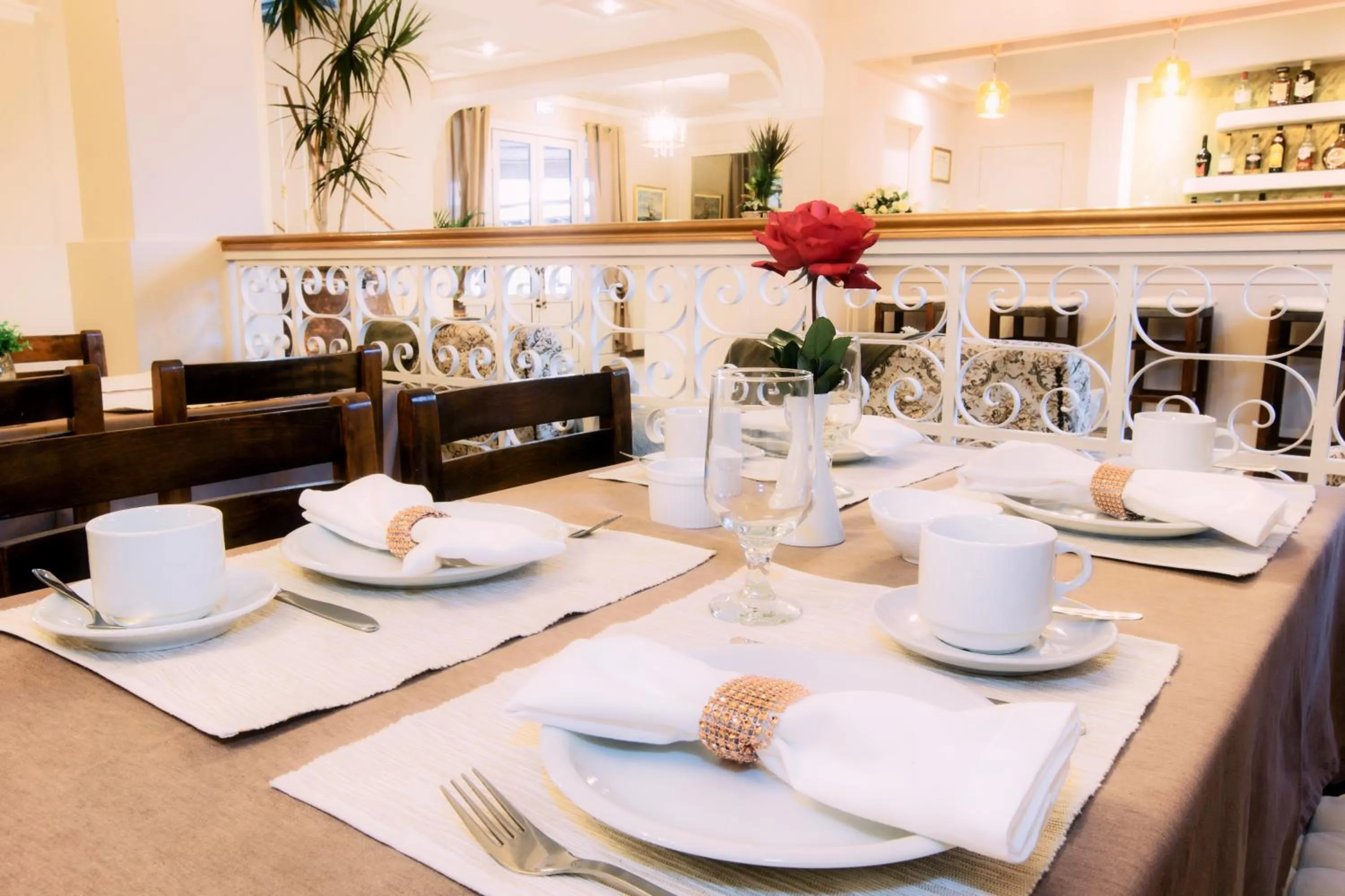 Restaurant/places to eat in Sirena Beach