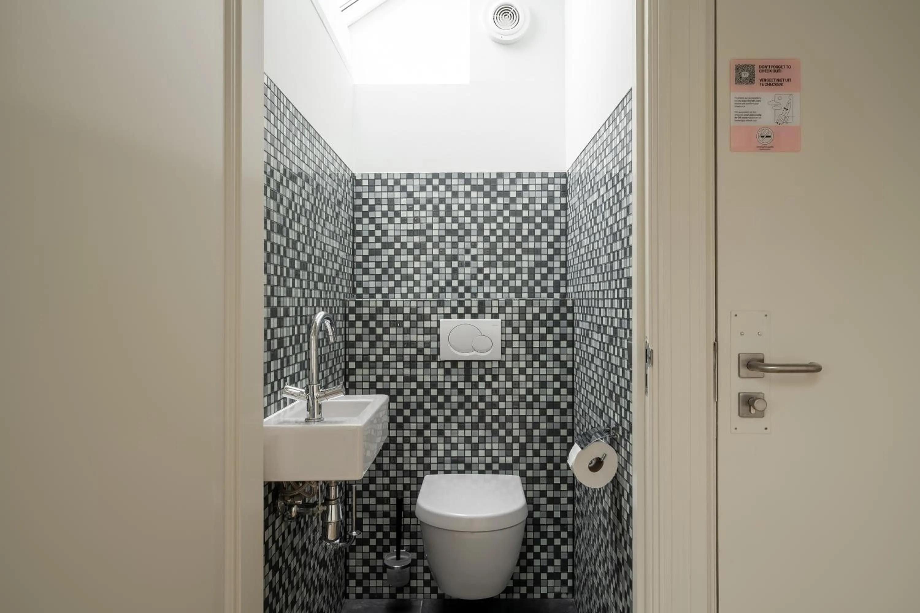 Toilet in Numa Amsterdam Oosterpark