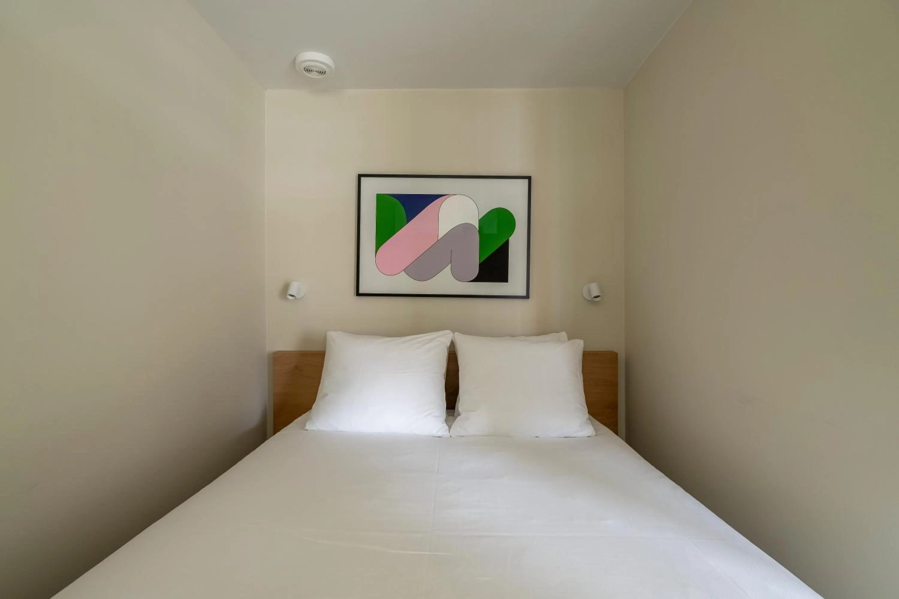 Bed in Numa Amsterdam Oosterpark