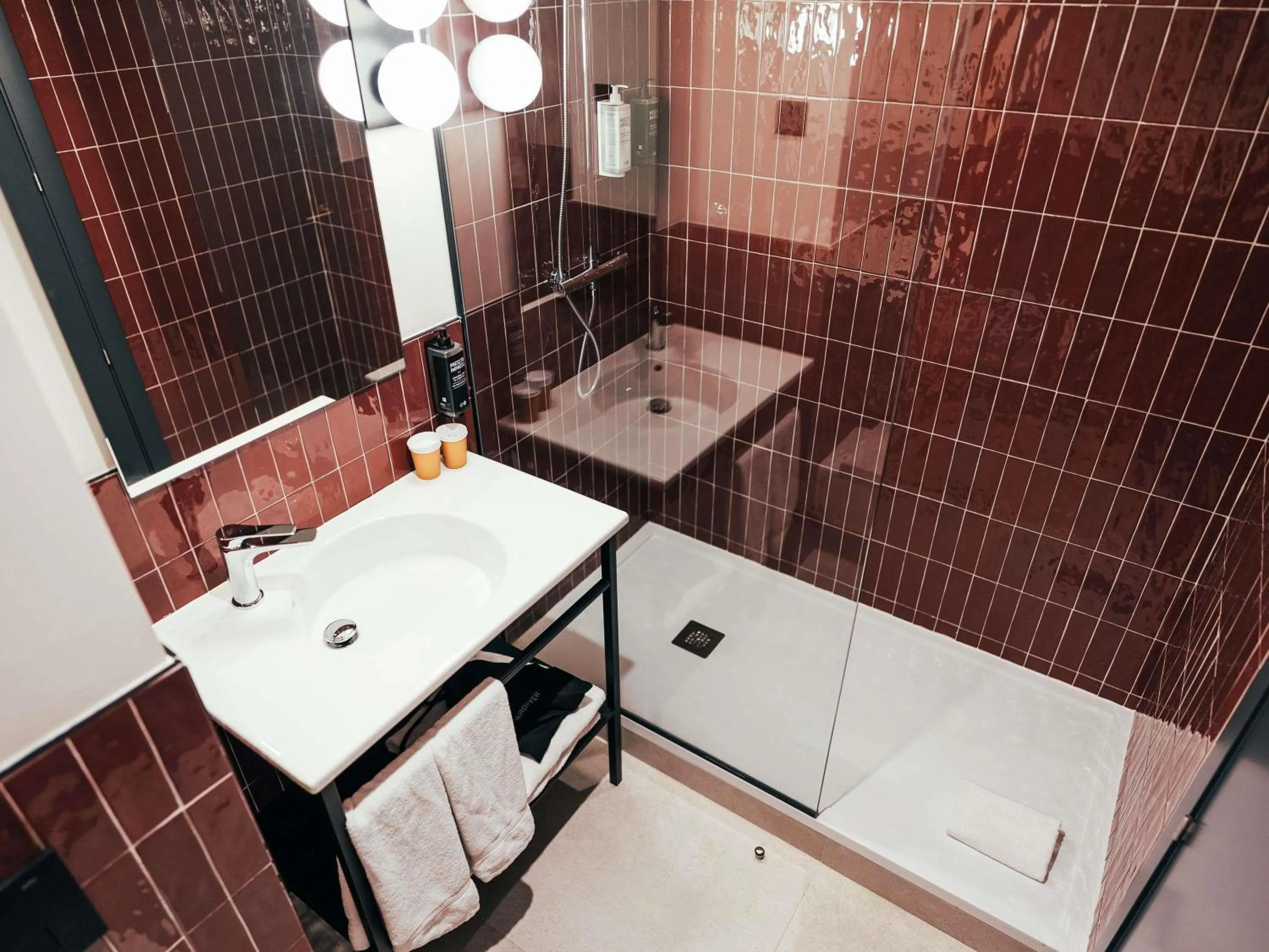 Bedroom in Ibis Styles Madrid Centro Maravillas