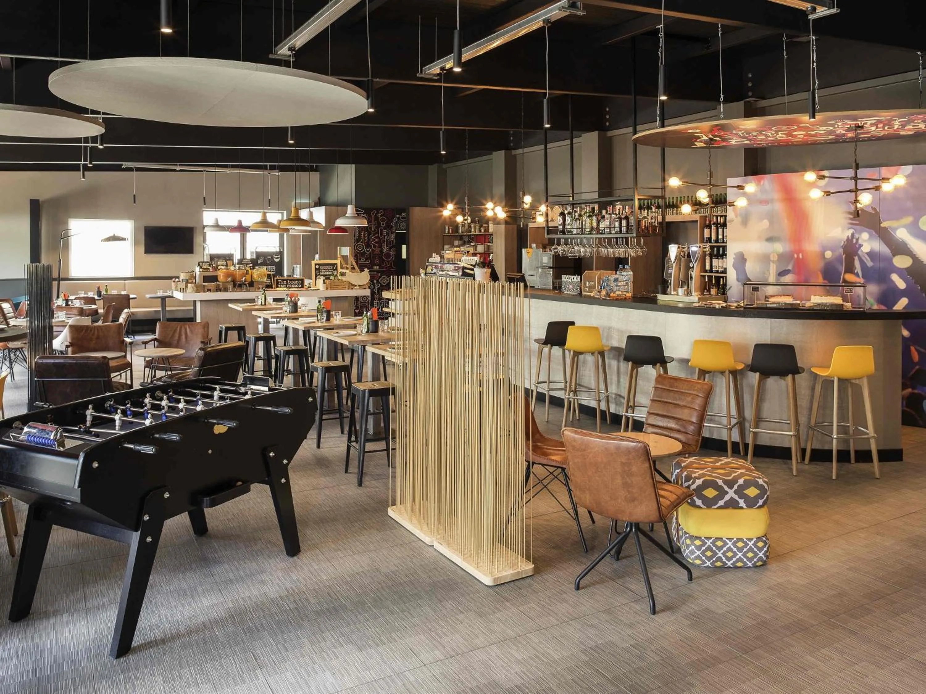 Lounge or bar in Ibis Madrid Fuenlabrada