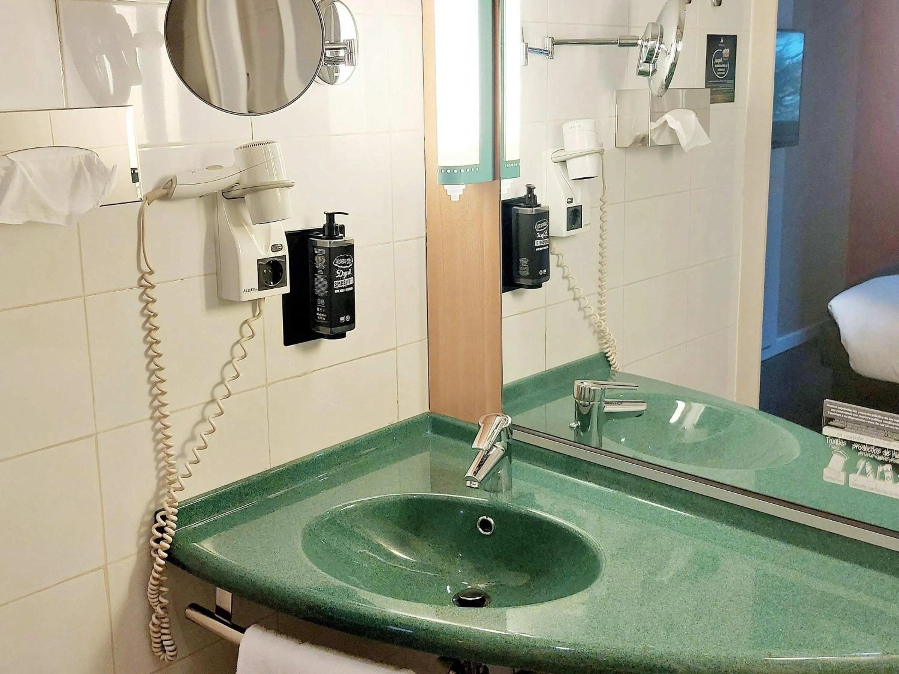 Bedroom in Ibis Madrid Fuenlabrada