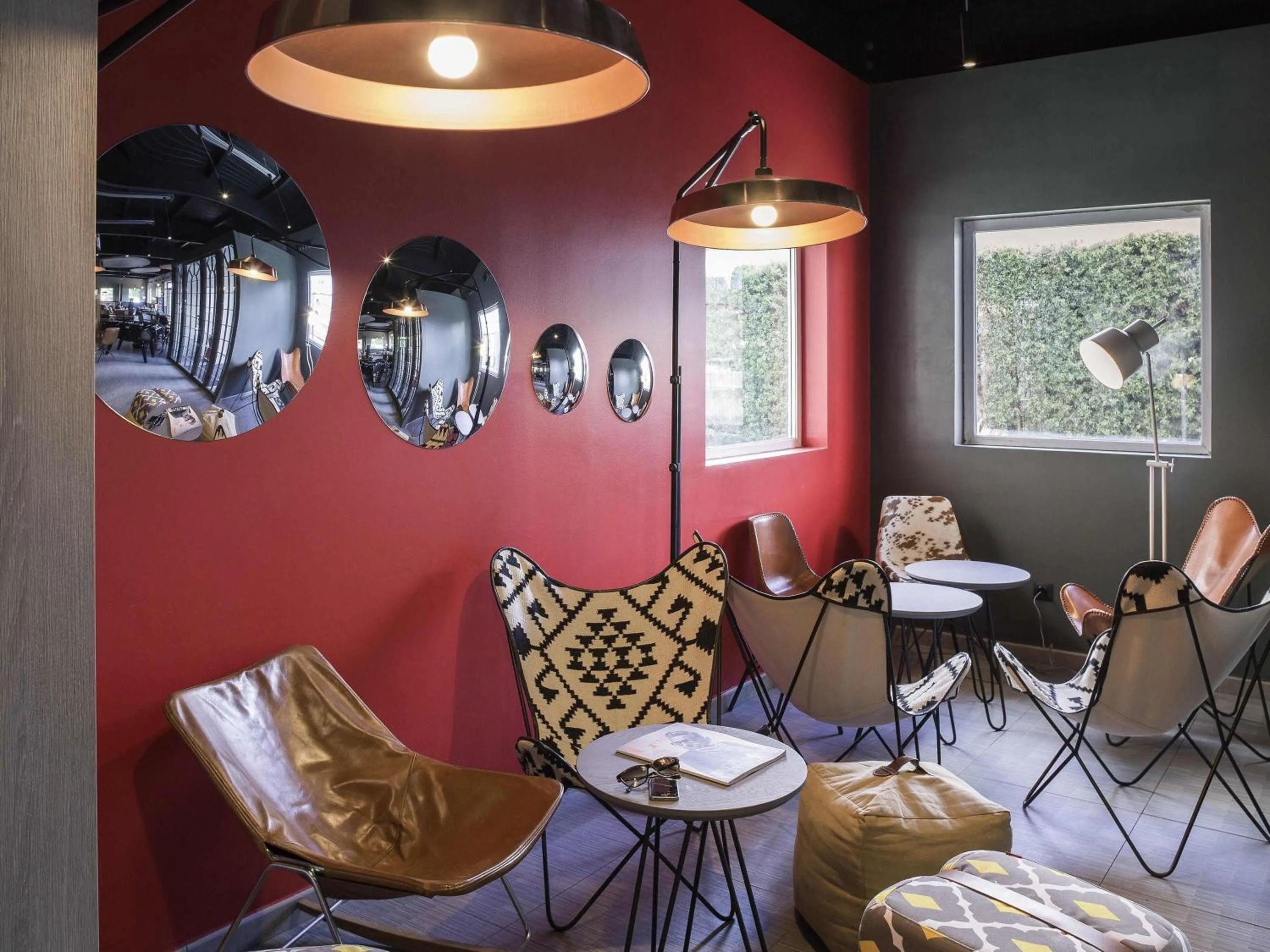 Lounge or bar in Ibis Madrid Fuenlabrada