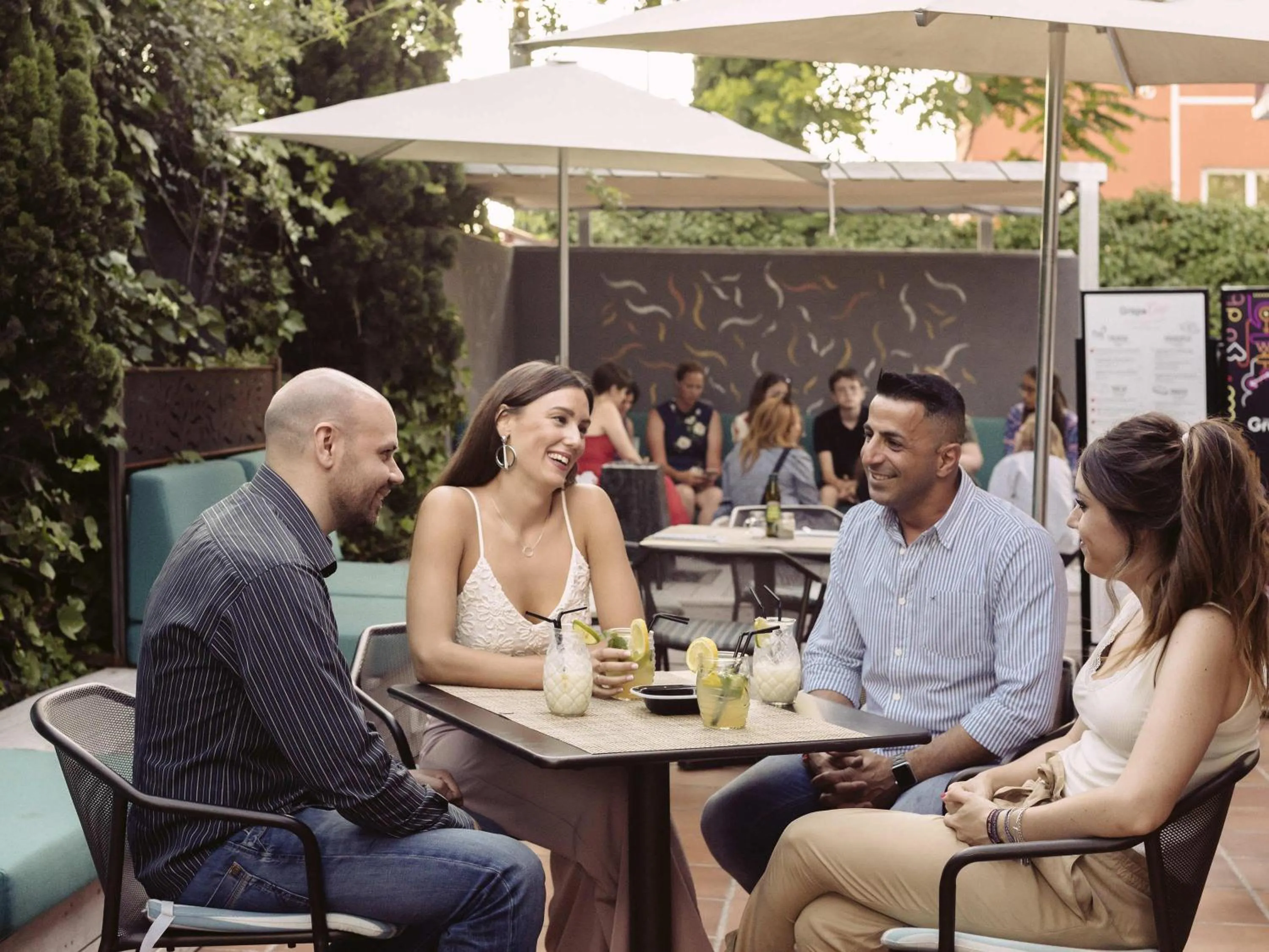 Lounge or bar in Ibis Madrid Fuenlabrada