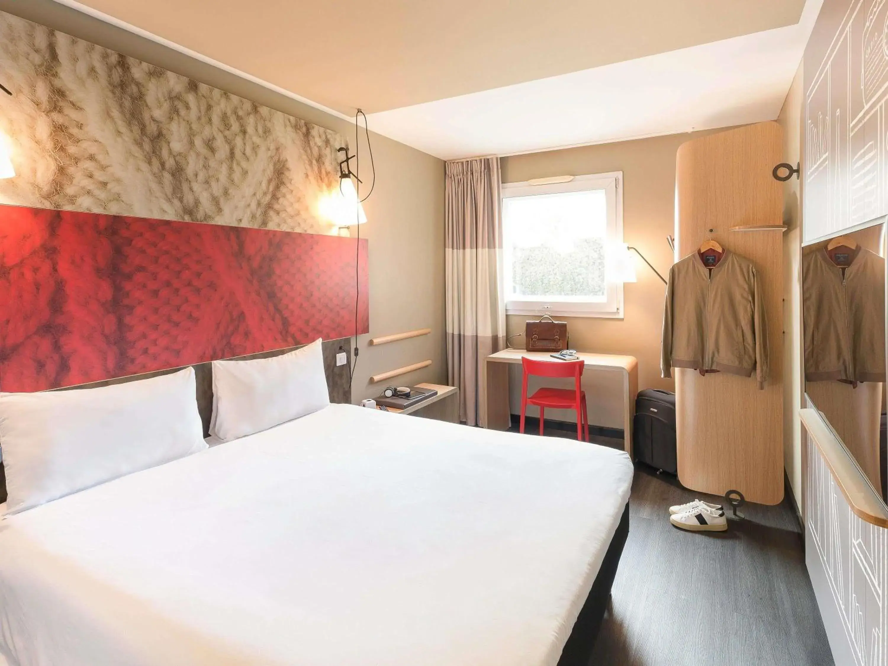 Property building, Bed in Ibis Madrid Fuenlabrada Property building, Bed in Ibis Madrid Fuenlabrada