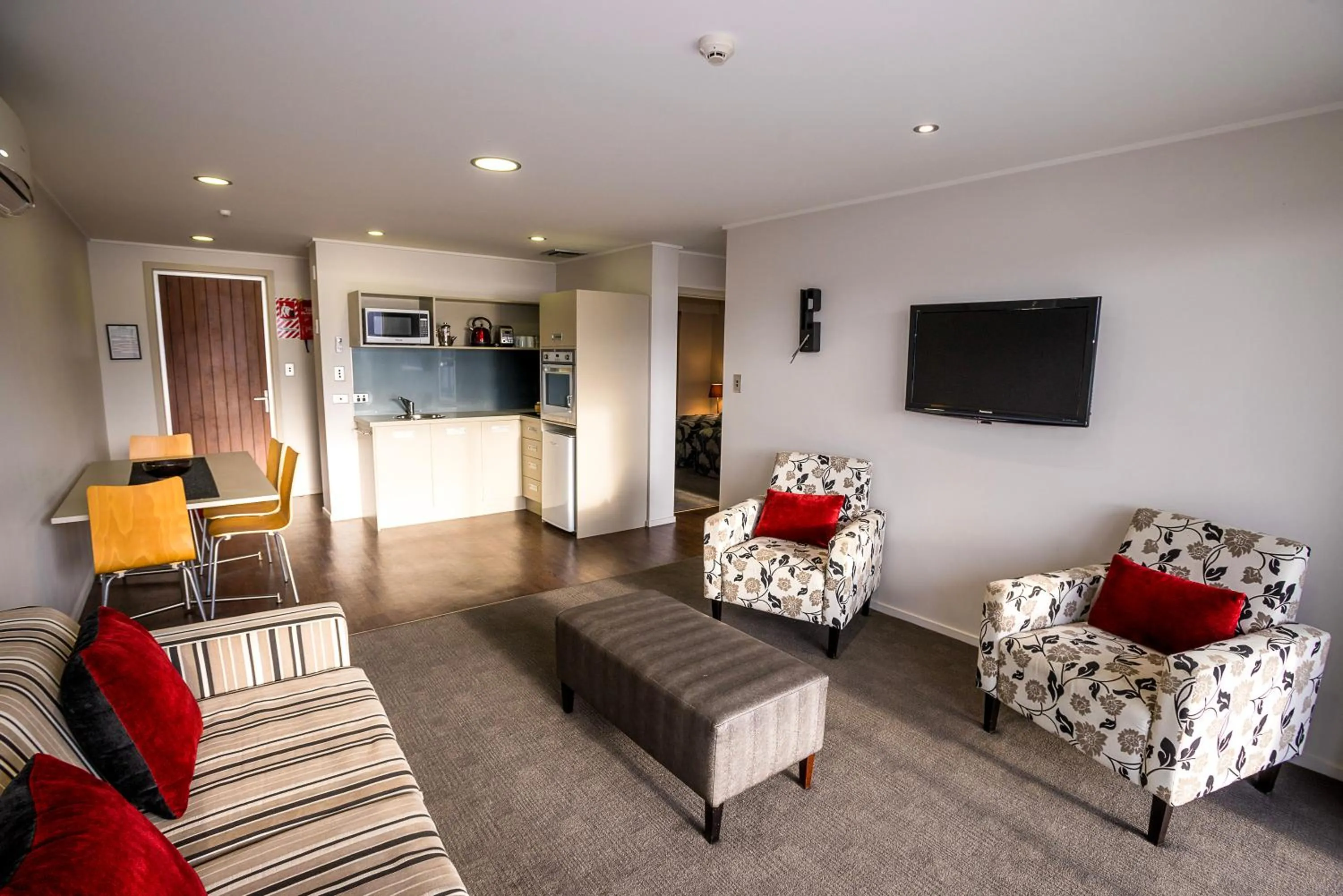 TV and multimedia in Marakura Deluxe Motel