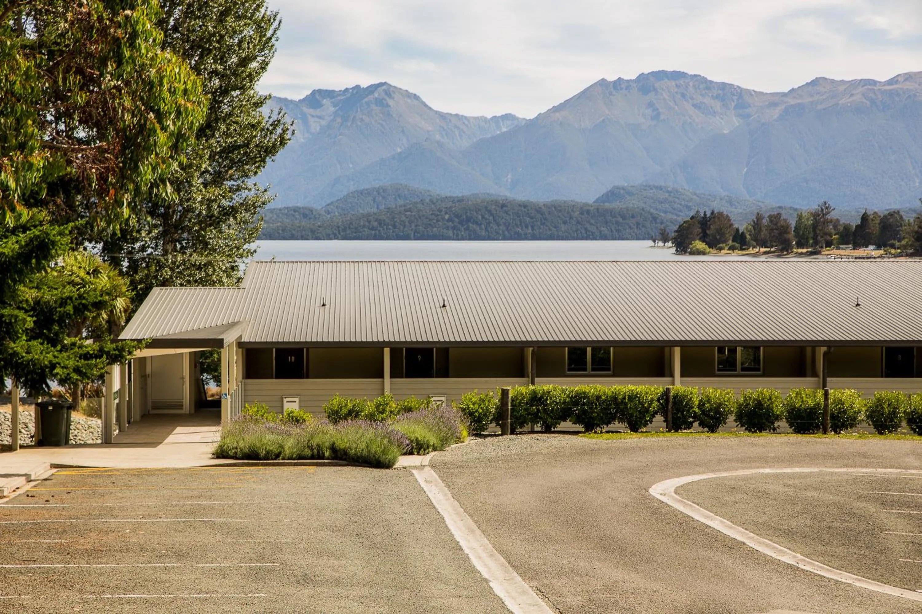 Property building in Marakura Deluxe Motel