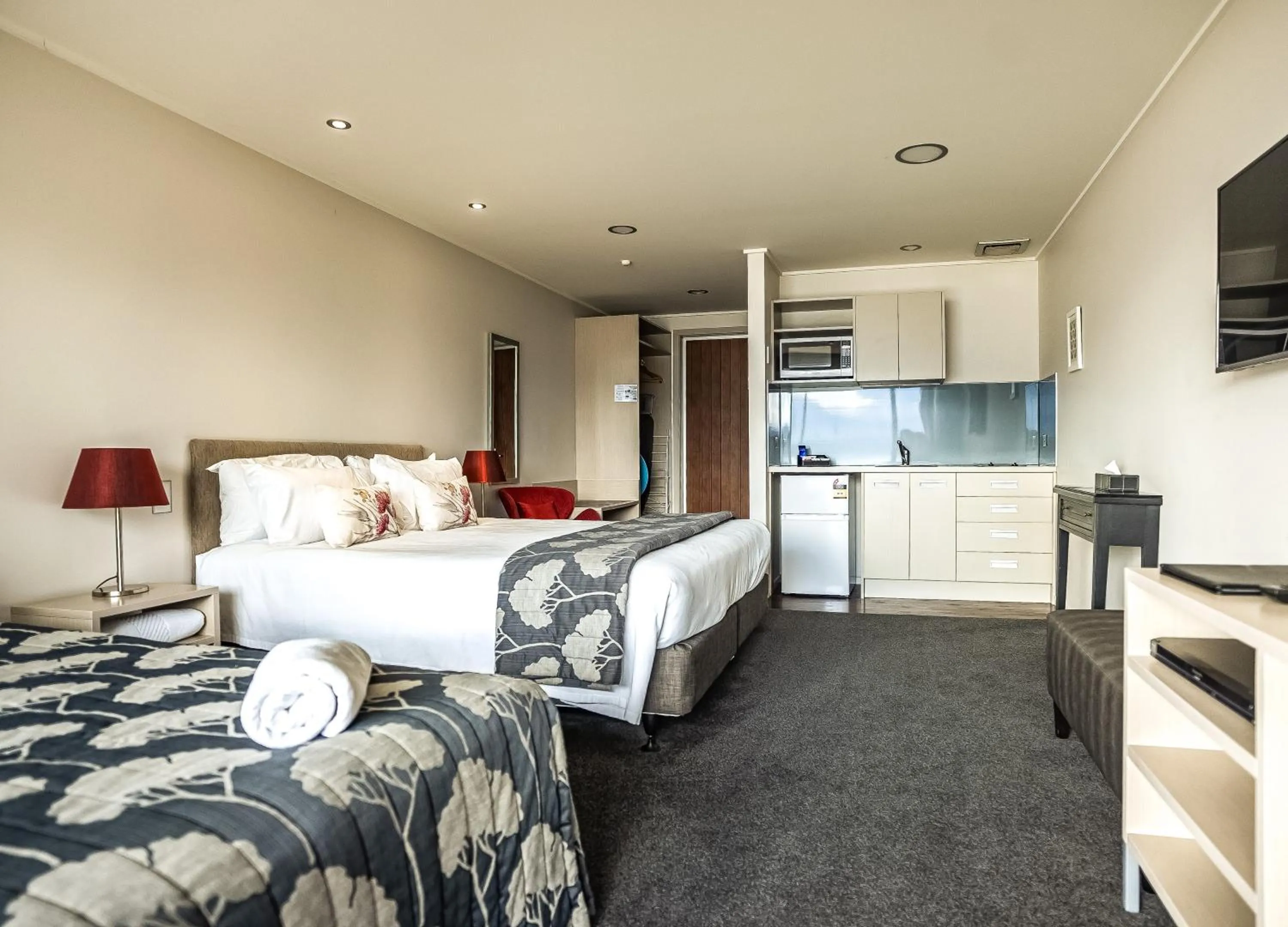 Bed in Marakura Deluxe Motel