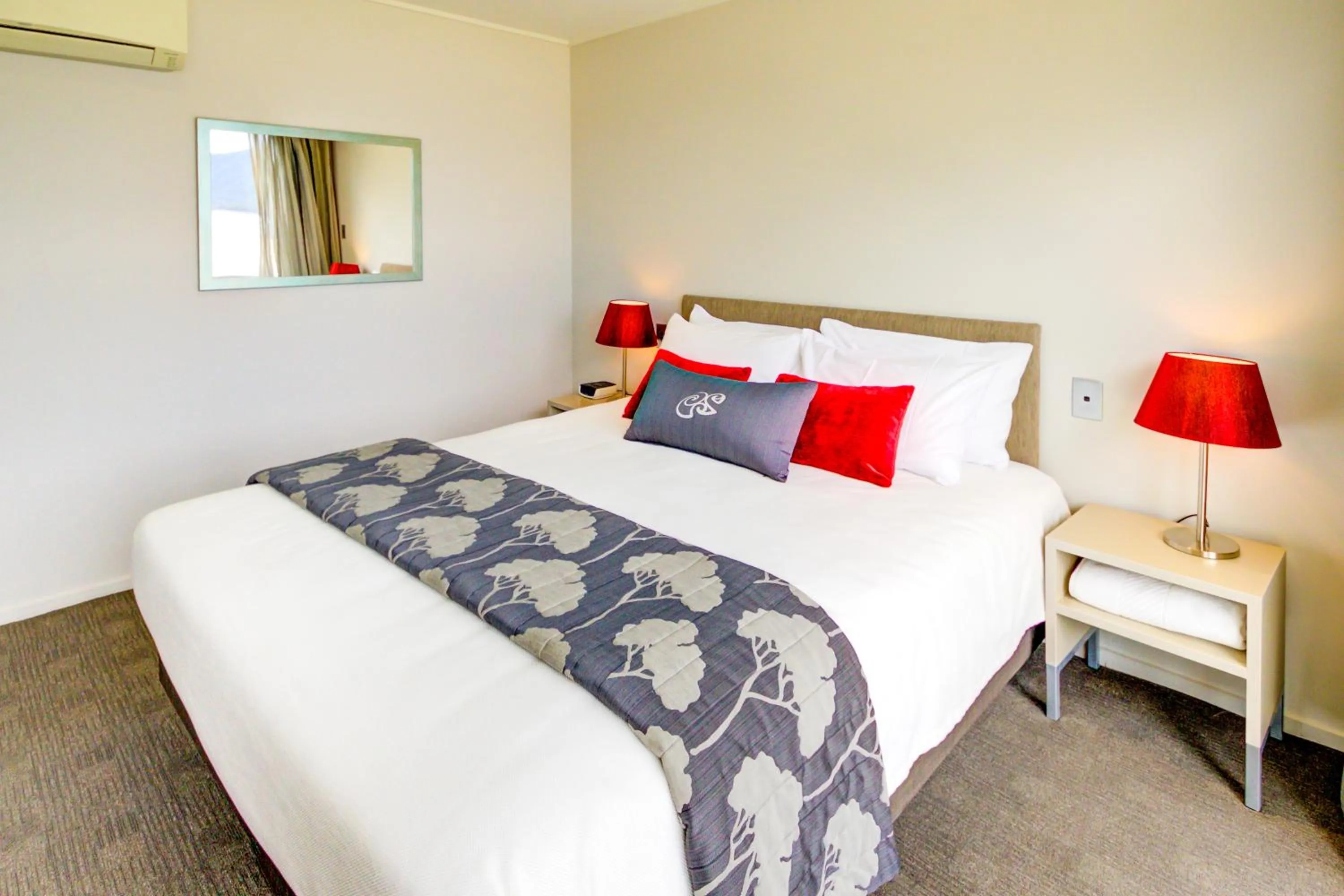 Bed in Marakura Deluxe Motel