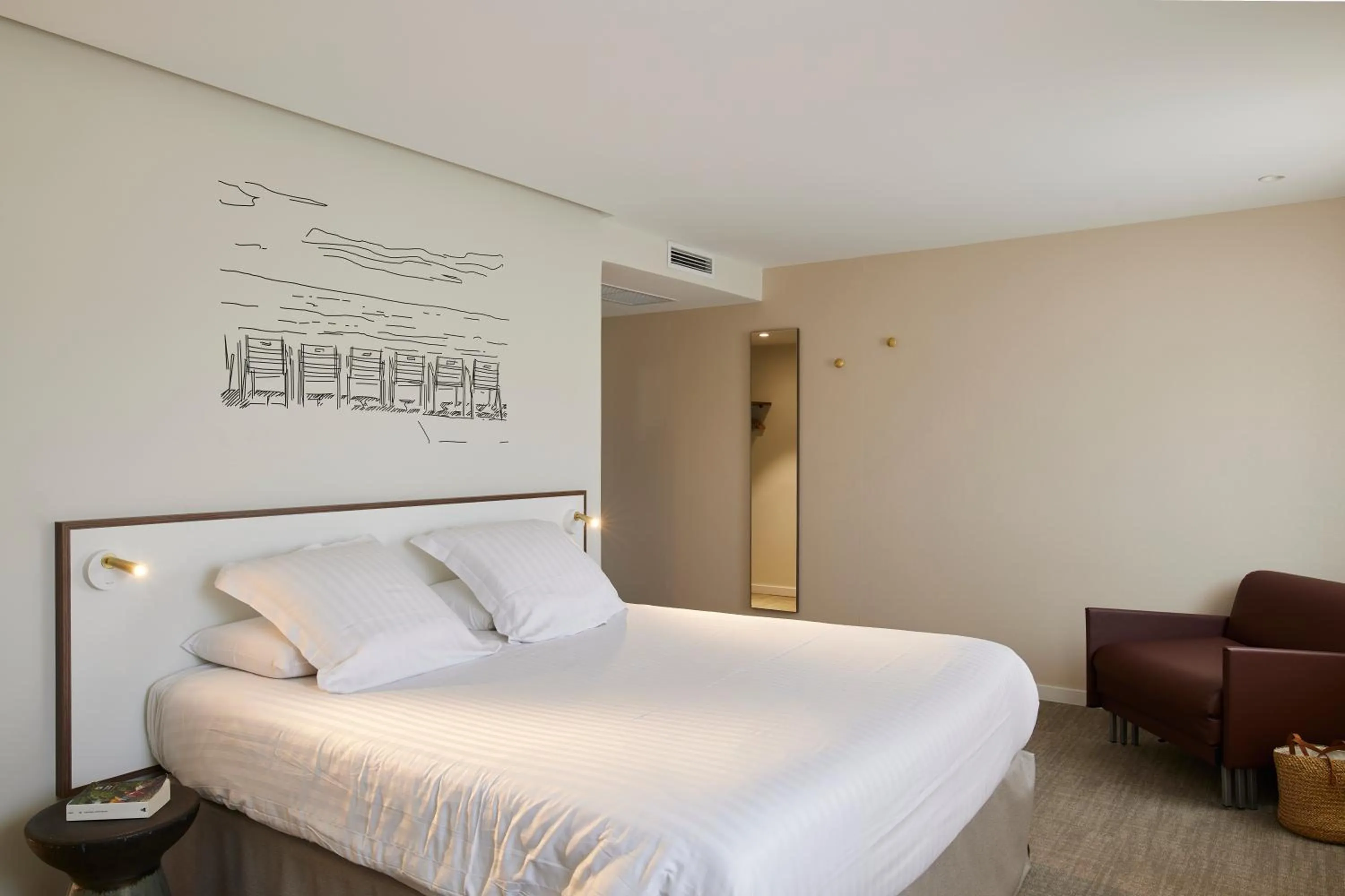 Bedroom, Bed in Hotel du Pin Nice Port