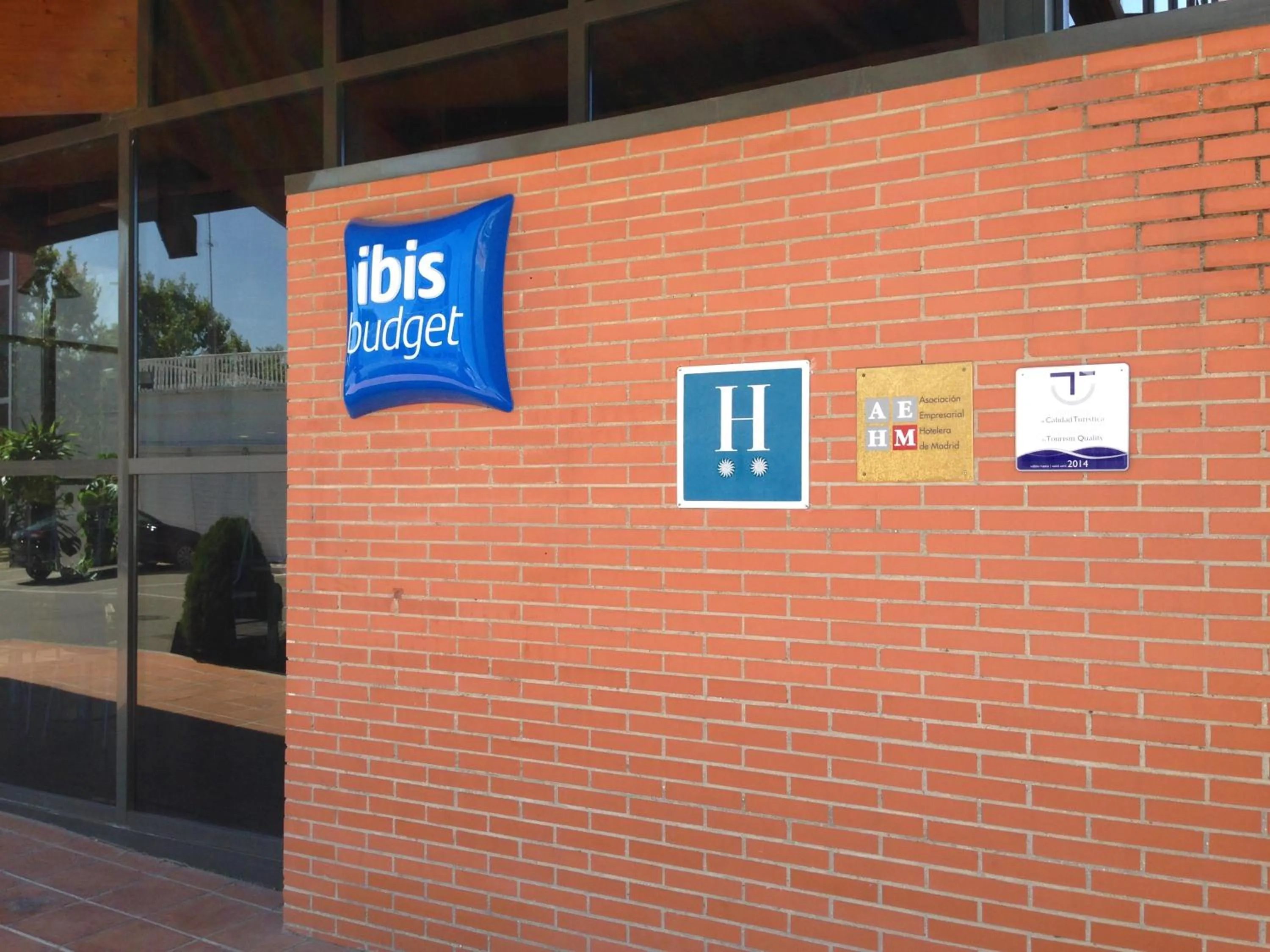 Facade/entrance in Ibis Budget Madrid Alcalá de Henares La Dehesa