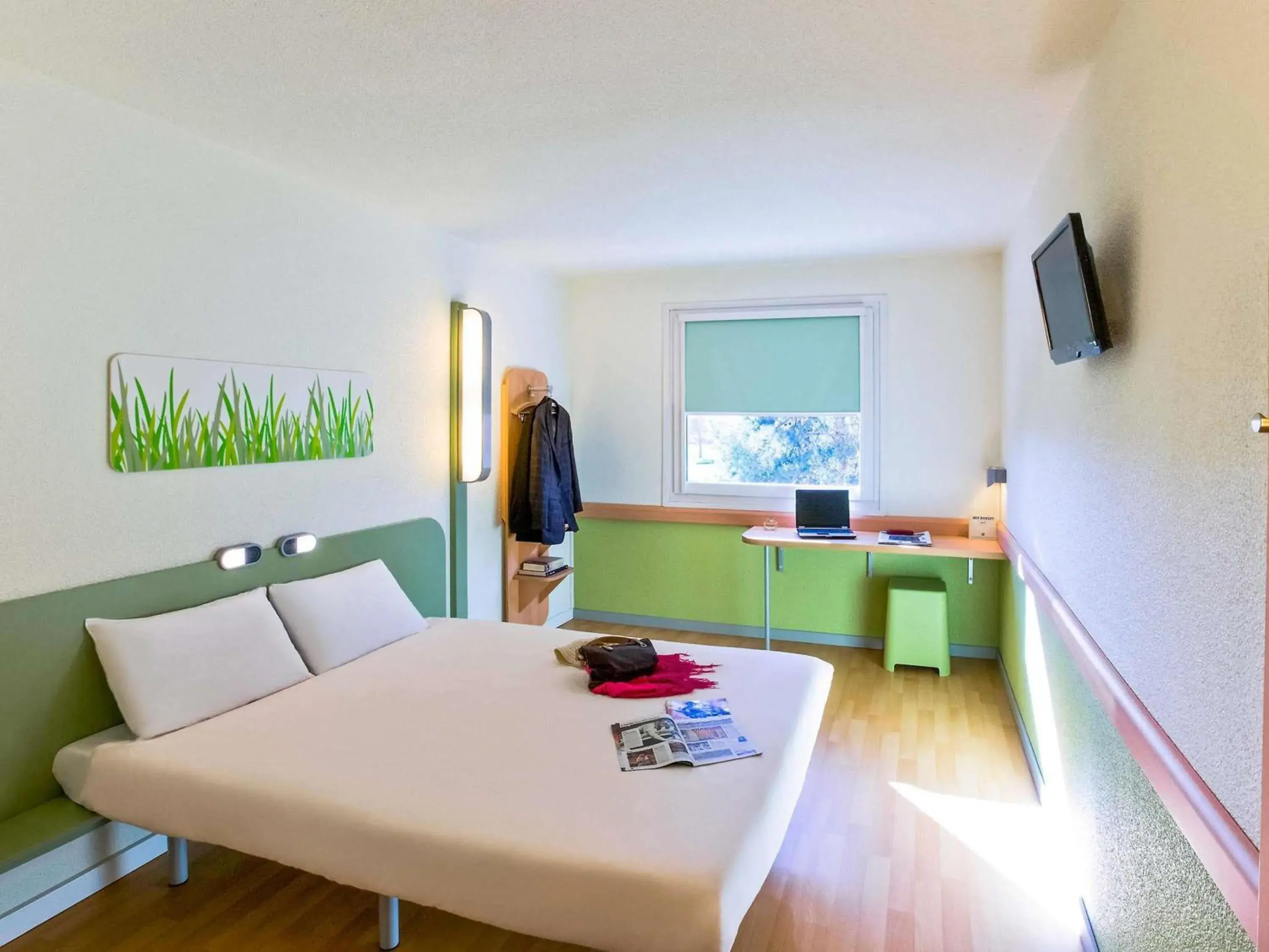 Property building, Bed in Ibis Budget Madrid Alcalá de Henares La Dehesa Property building, Bed in Ibis Budget Madrid Alcalá de Henares La Dehesa