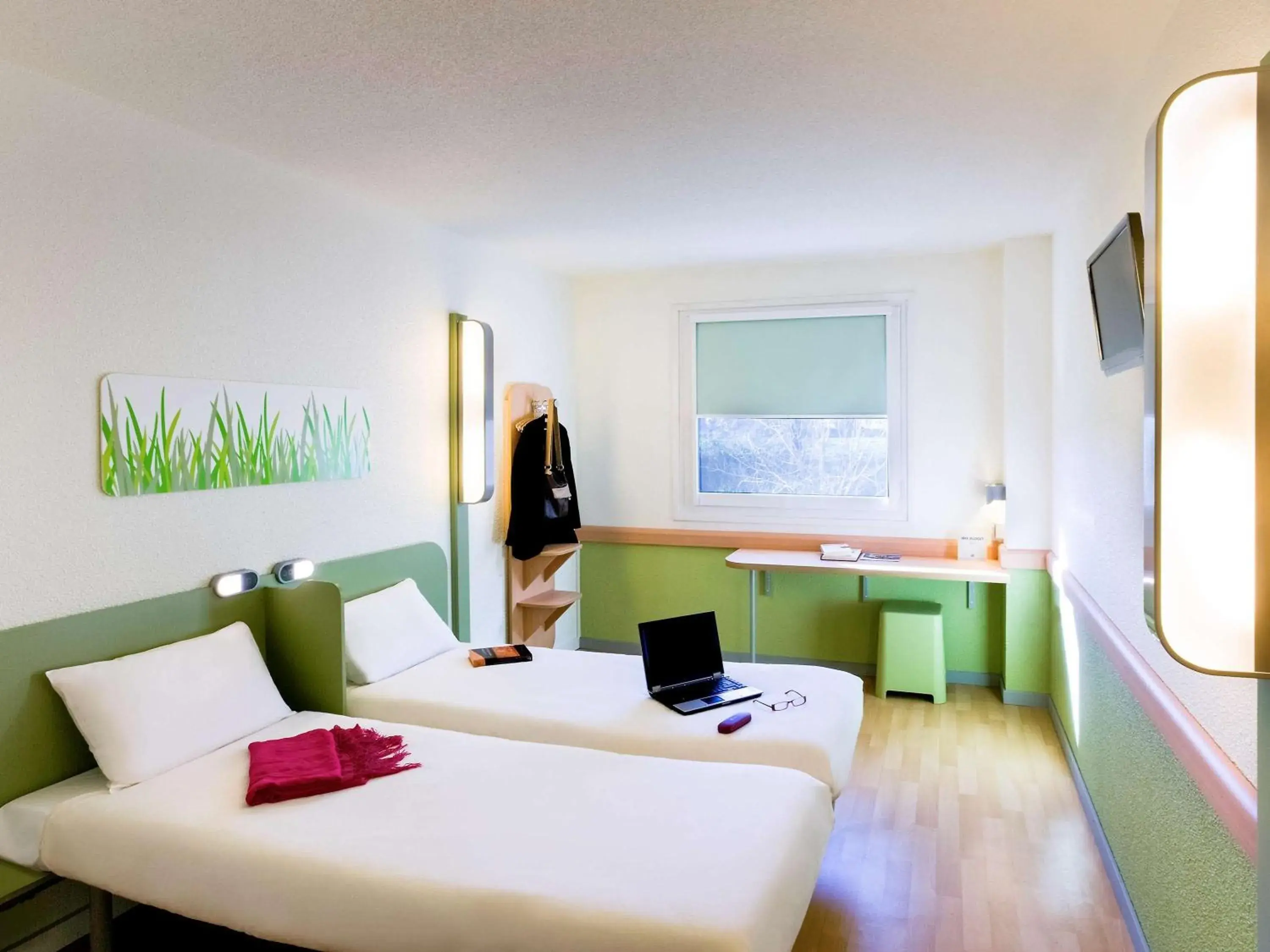 Photo of the whole room, Bed in Ibis Budget Madrid Alcalá de Henares La Dehesa Photo of the whole room, Bed in Ibis Budget Madrid Alcalá de Henares La Dehesa