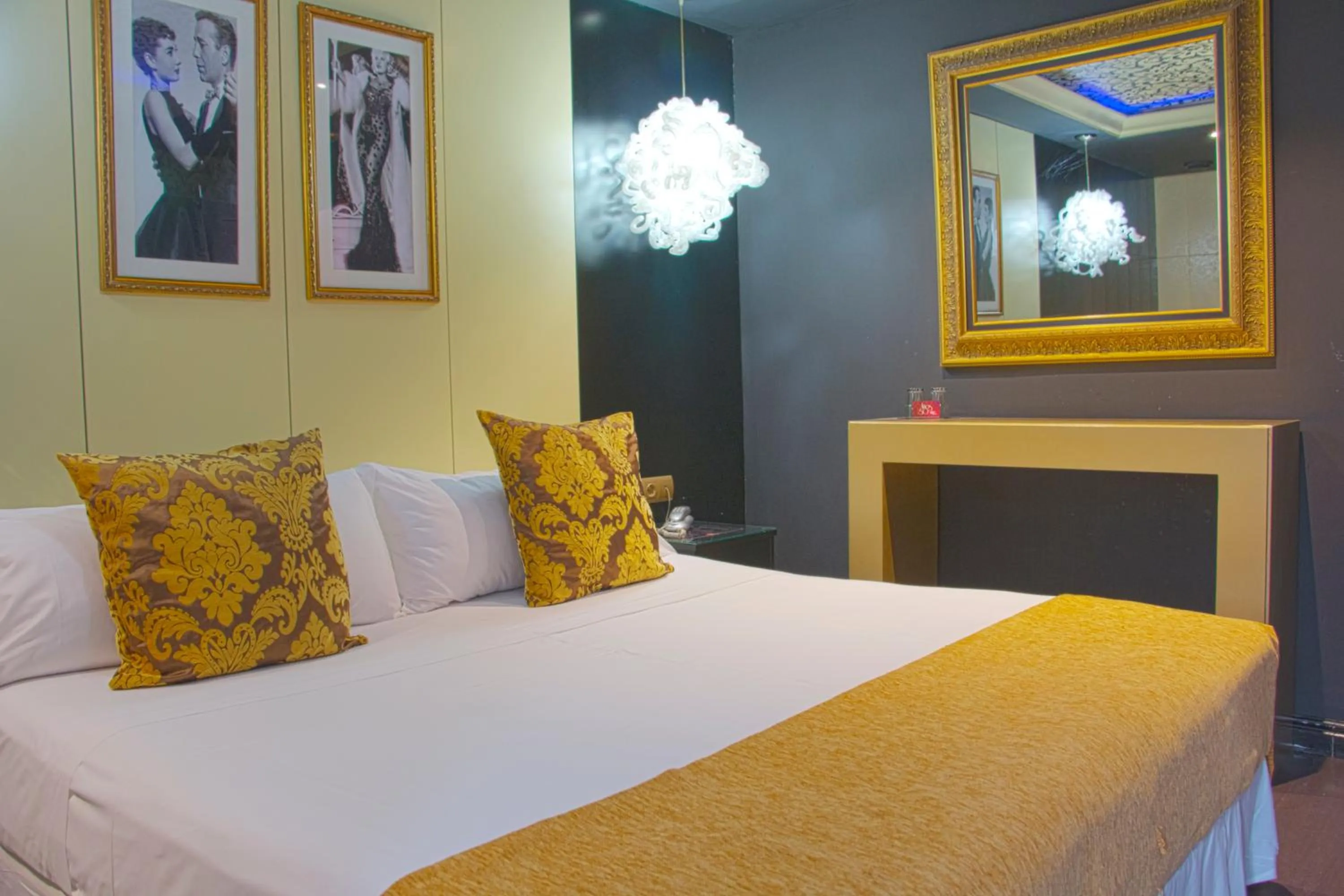 Bed in Hotel Años 50