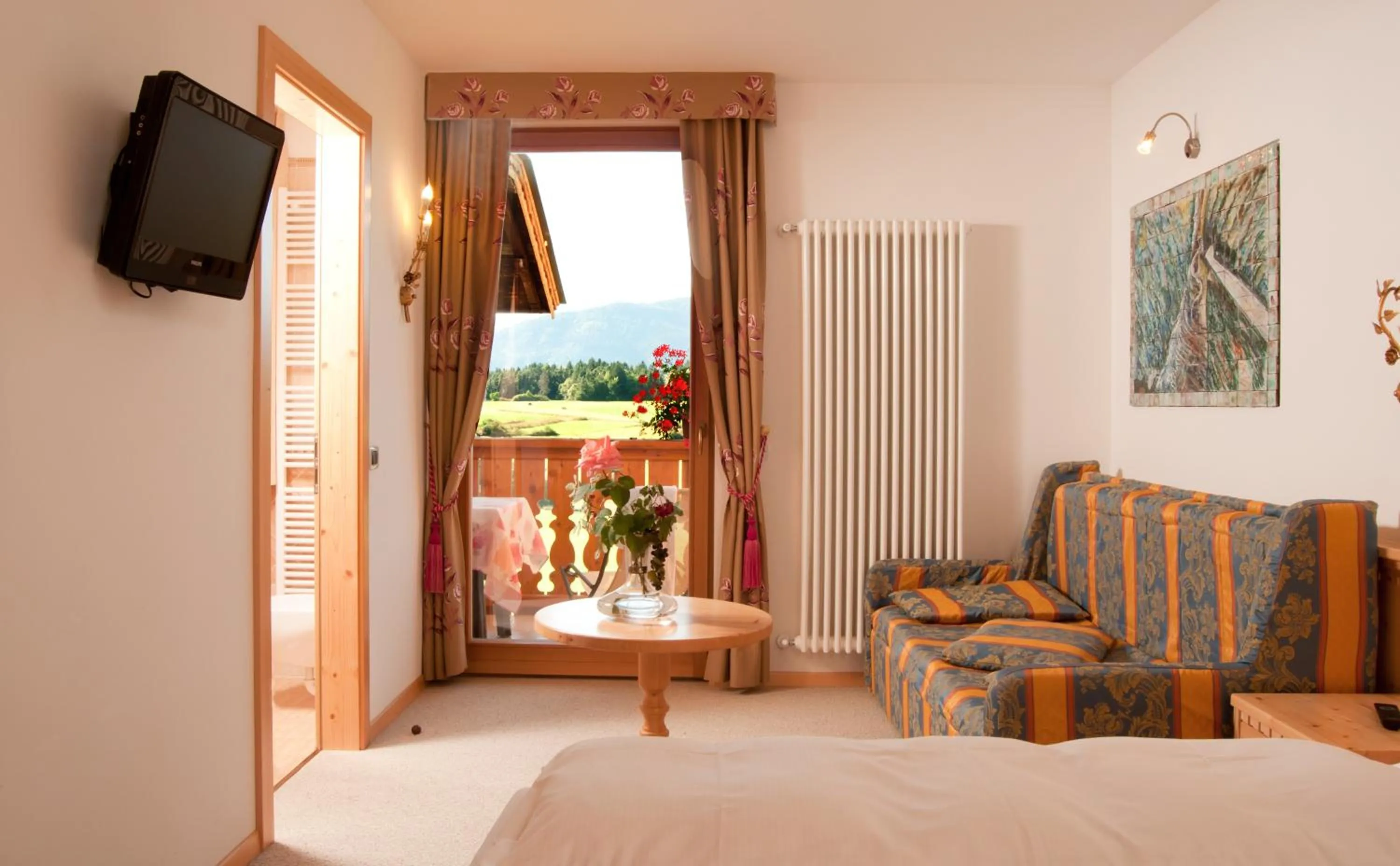 Photo of the whole room, Bed in Hotel Rosa Resort