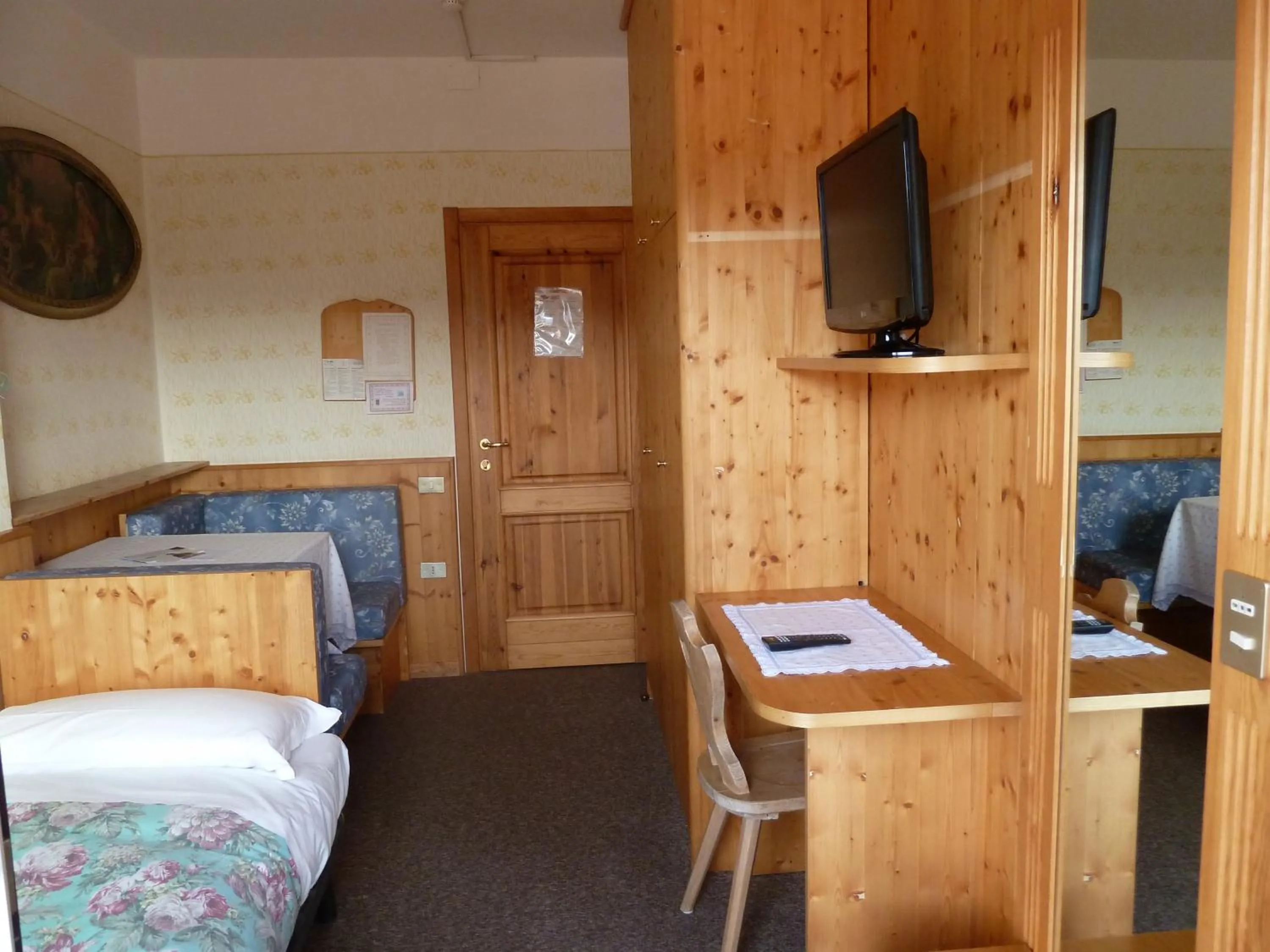 Photo of the whole room, Bed in Hotel Rosa Resort