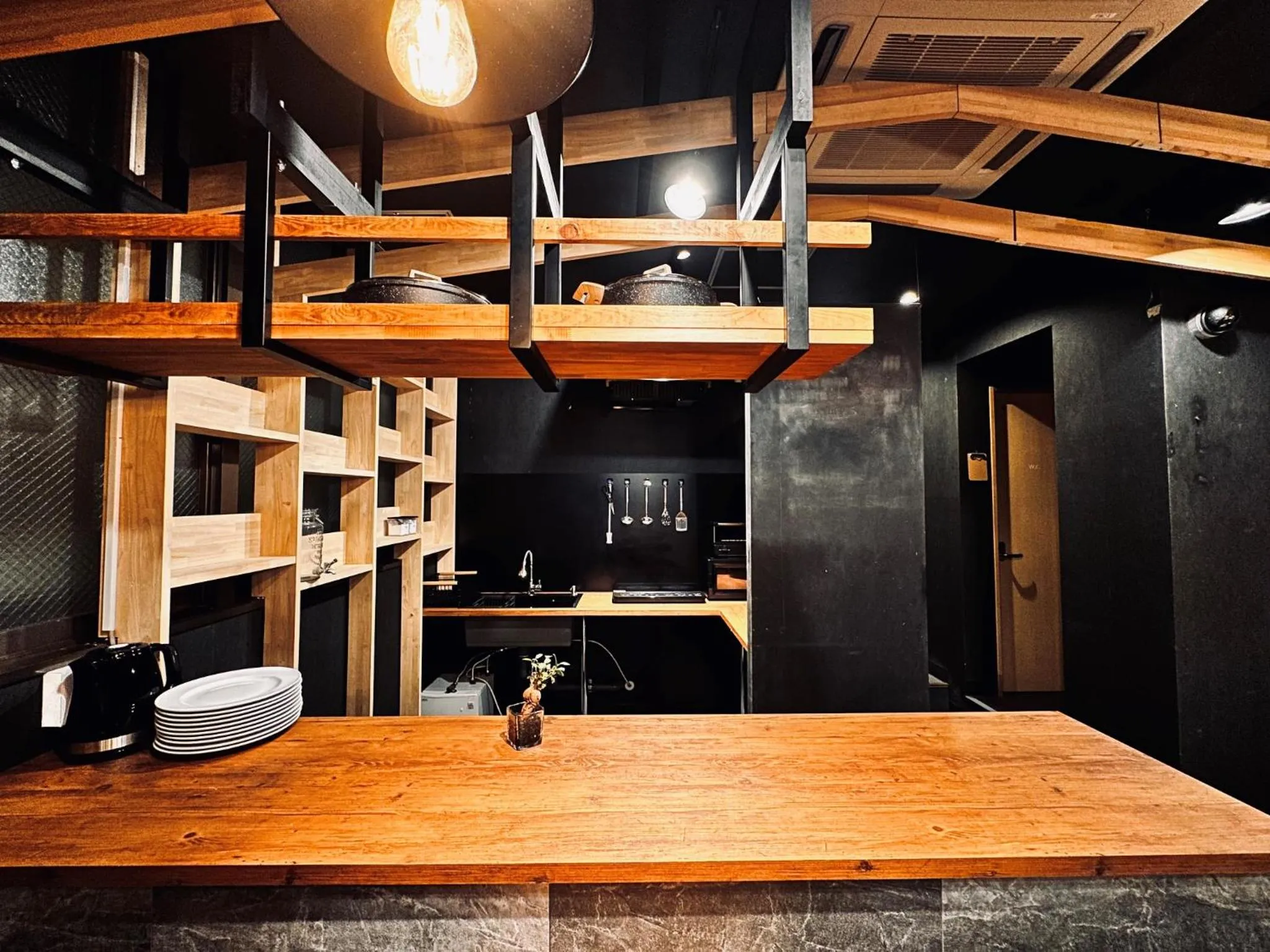 Communal kitchen in Namba Guesthouse HIVE