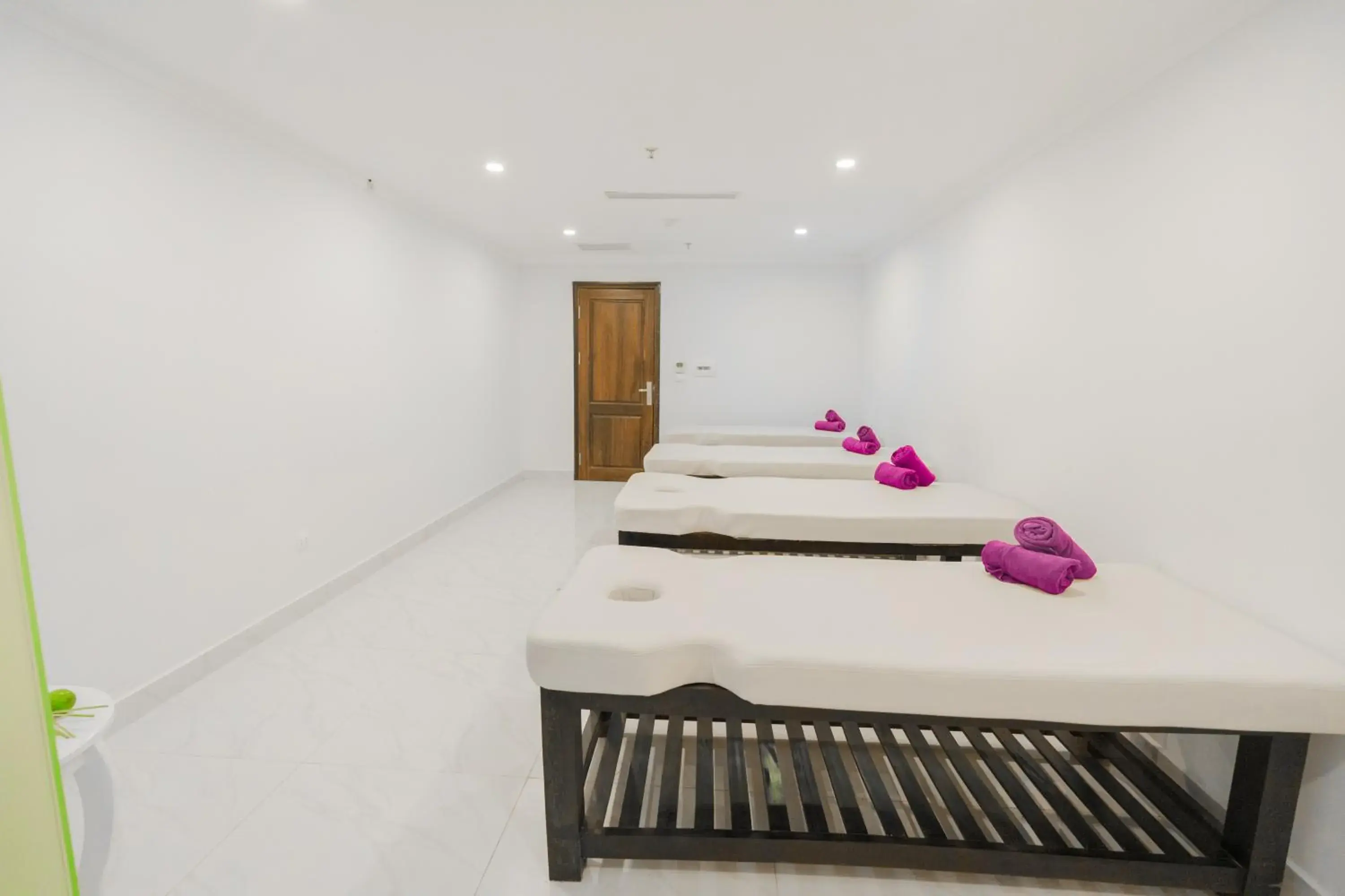 Spa and wellness centre/facilities, Bed in Bonjour Nha Trang Hotel Spa and wellness centre/facilities, Bed in Bonjour Nha Trang Hotel