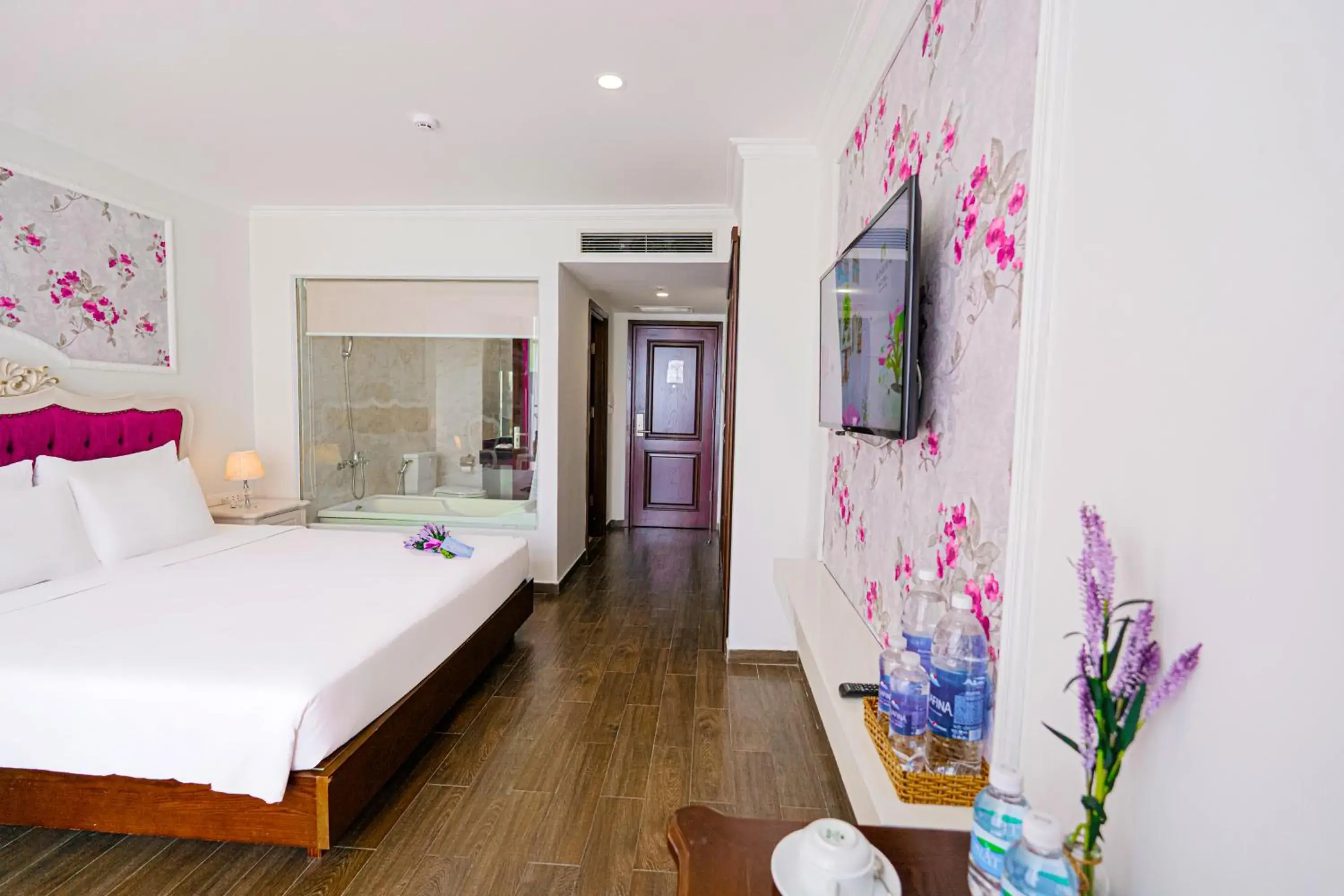 Shower, Bed in Bonjour Nha Trang Hotel Shower, Bed in Bonjour Nha Trang Hotel