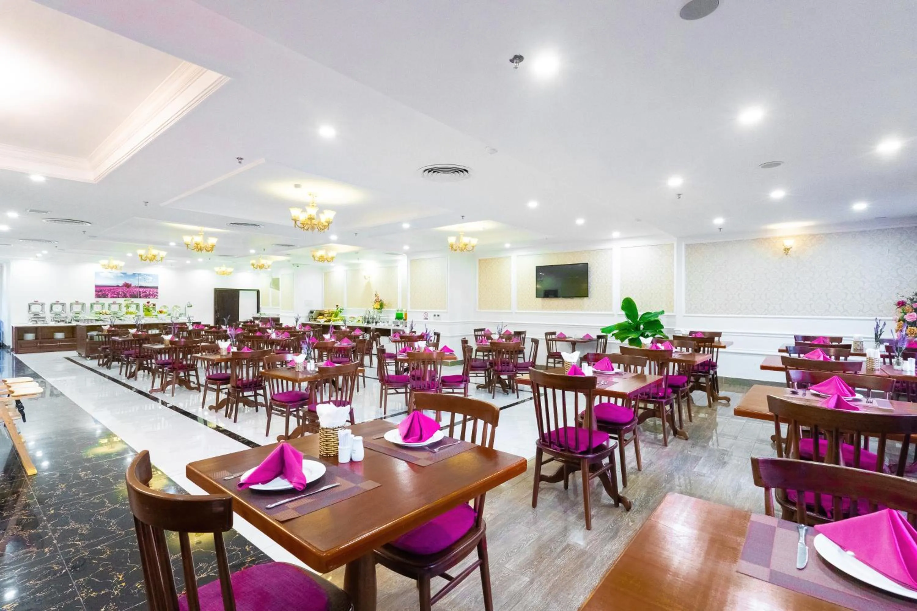 Restaurant/places to eat in Bonjour Nha Trang Hotel