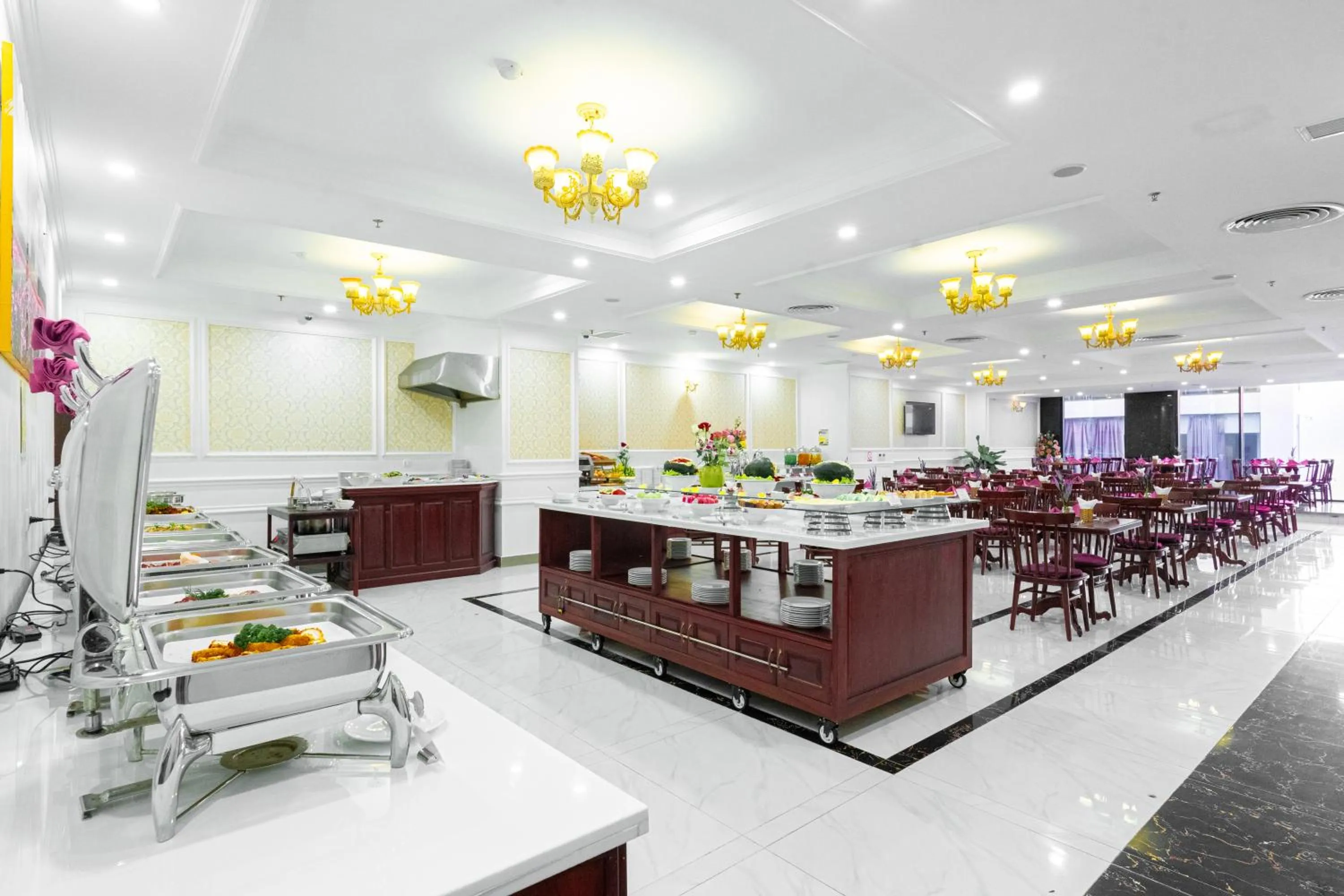 Restaurant/places to eat in Bonjour Nha Trang Hotel