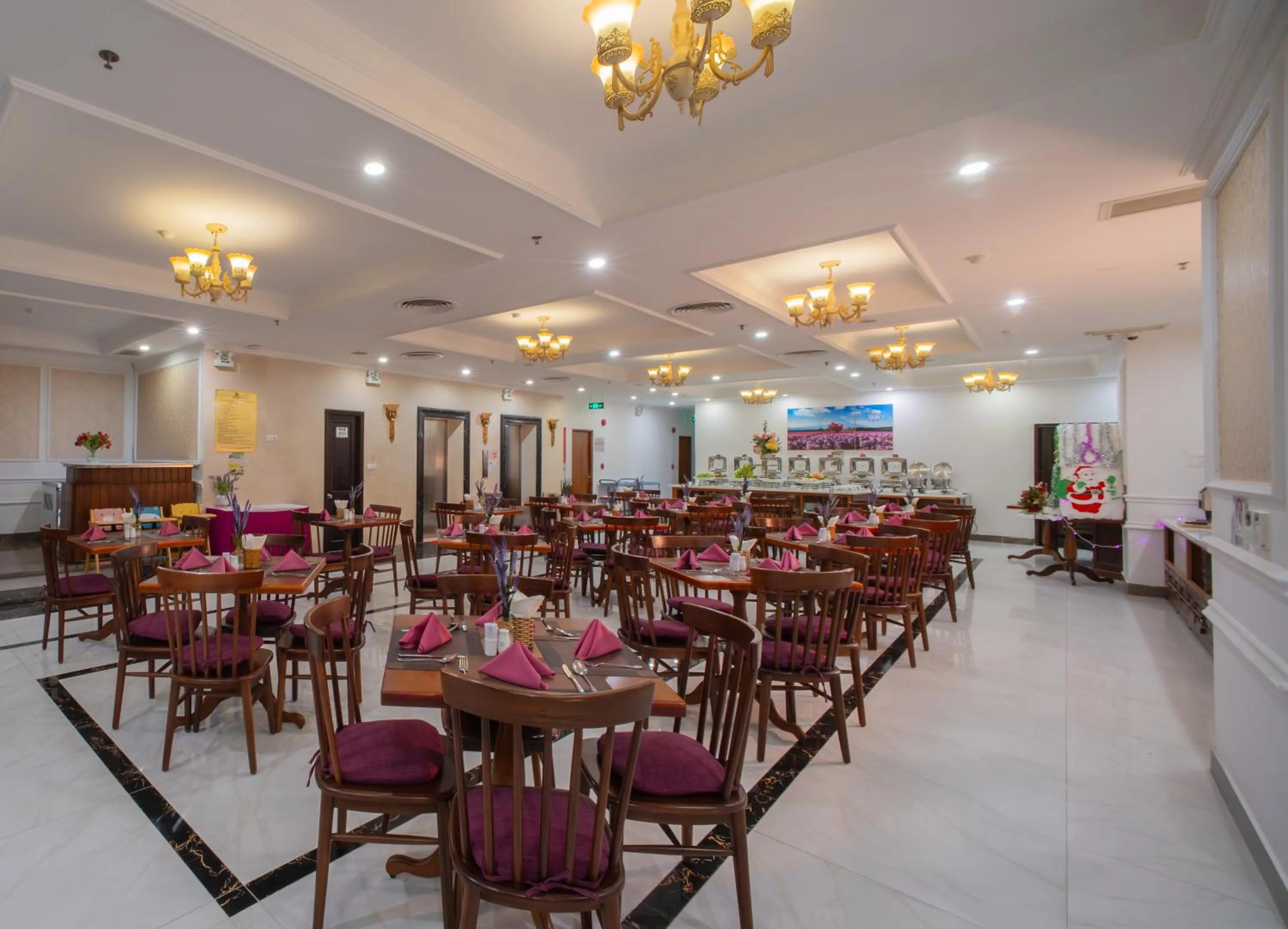 Restaurant/places to eat in Bonjour Nha Trang Hotel