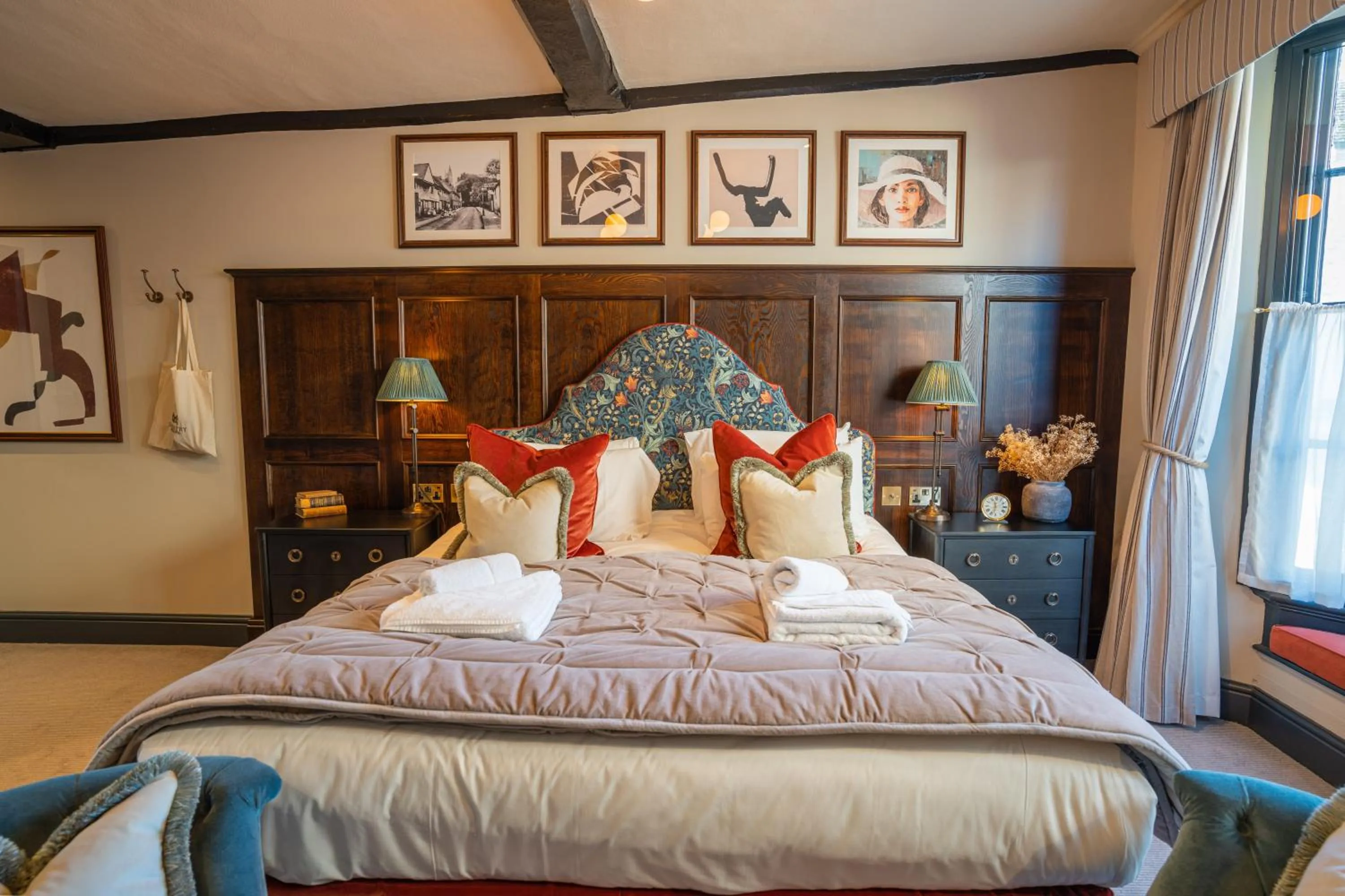 Bedroom, Bed in Salisbury Arms Hotel