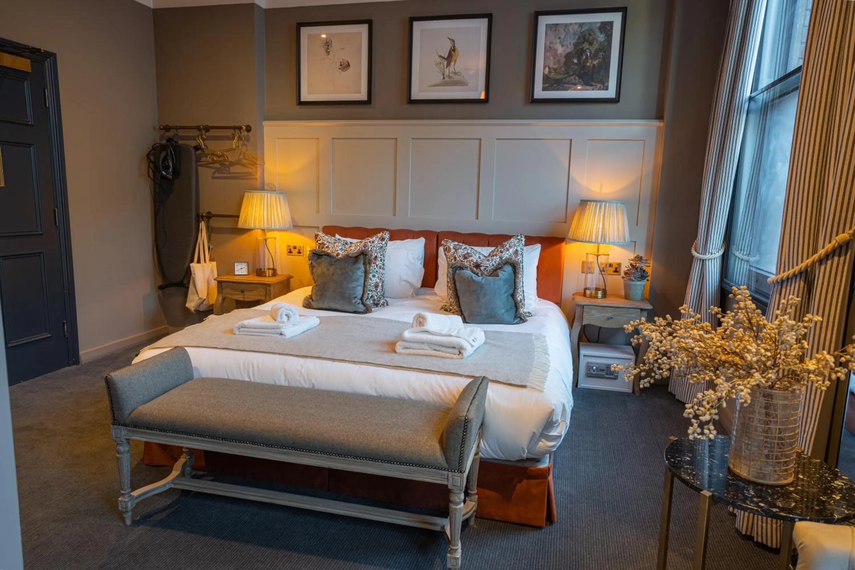 Bedroom, Bed in Salisbury Arms Hotel