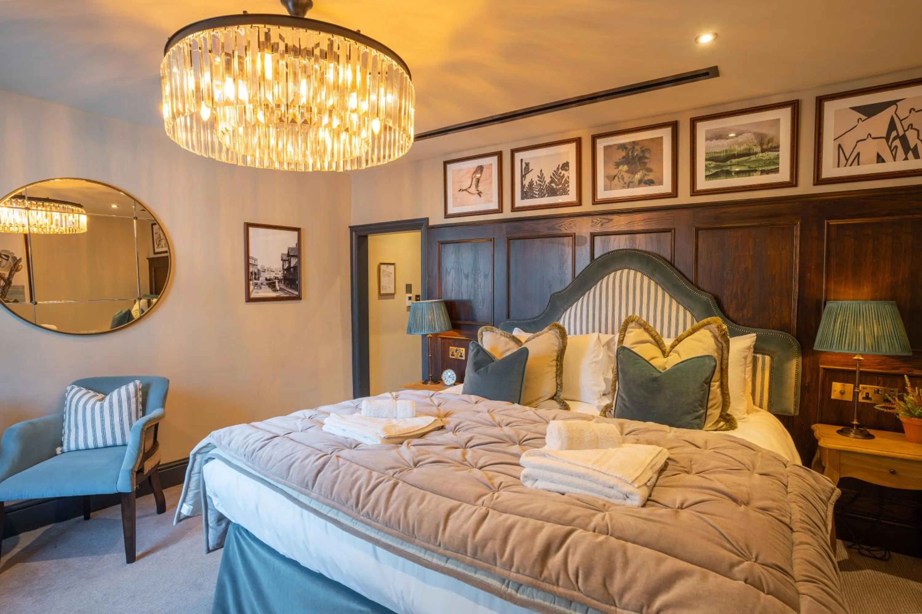 Bedroom, Bed in Salisbury Arms Hotel