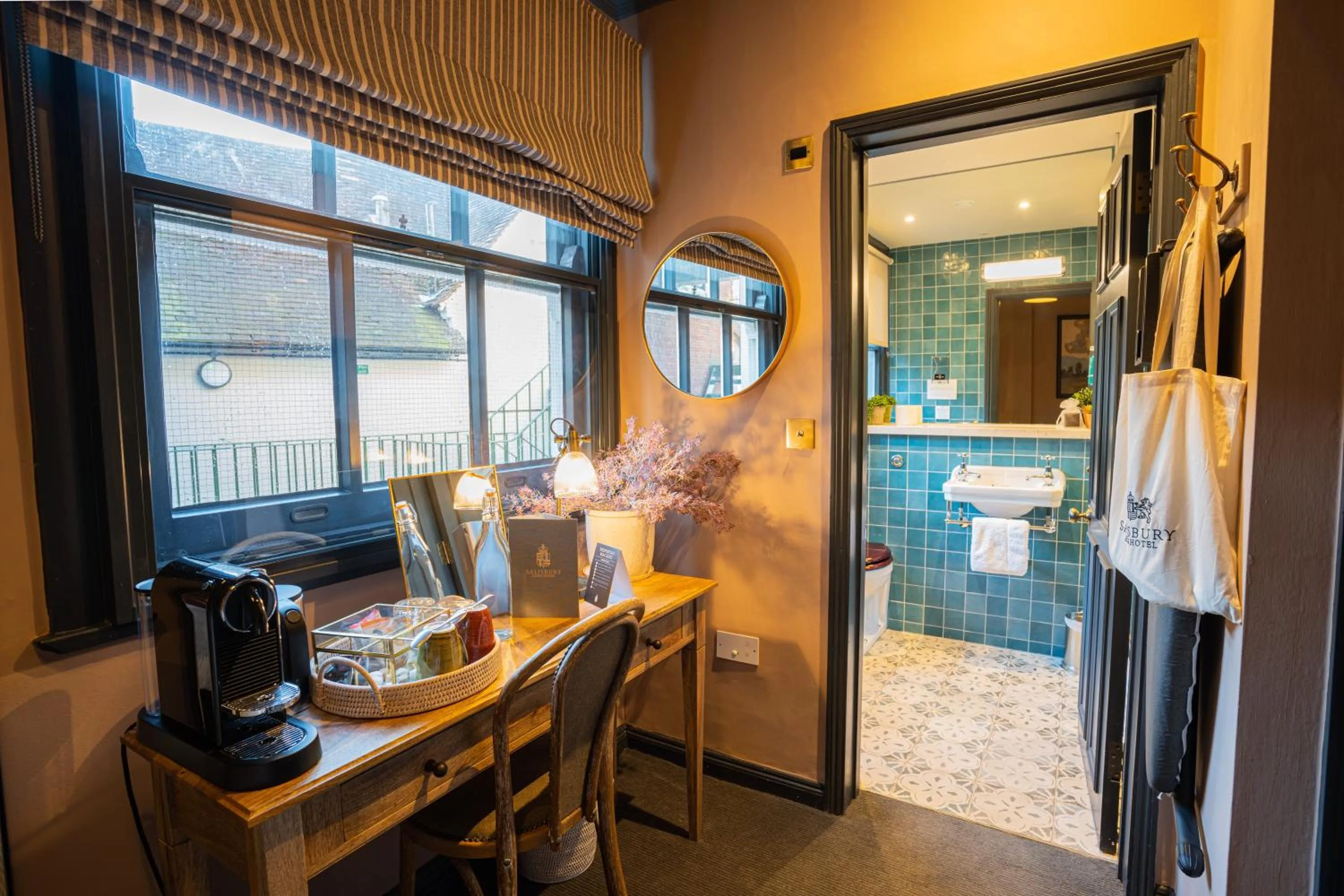 Coffee/tea facilities in Salisbury Arms Hotel