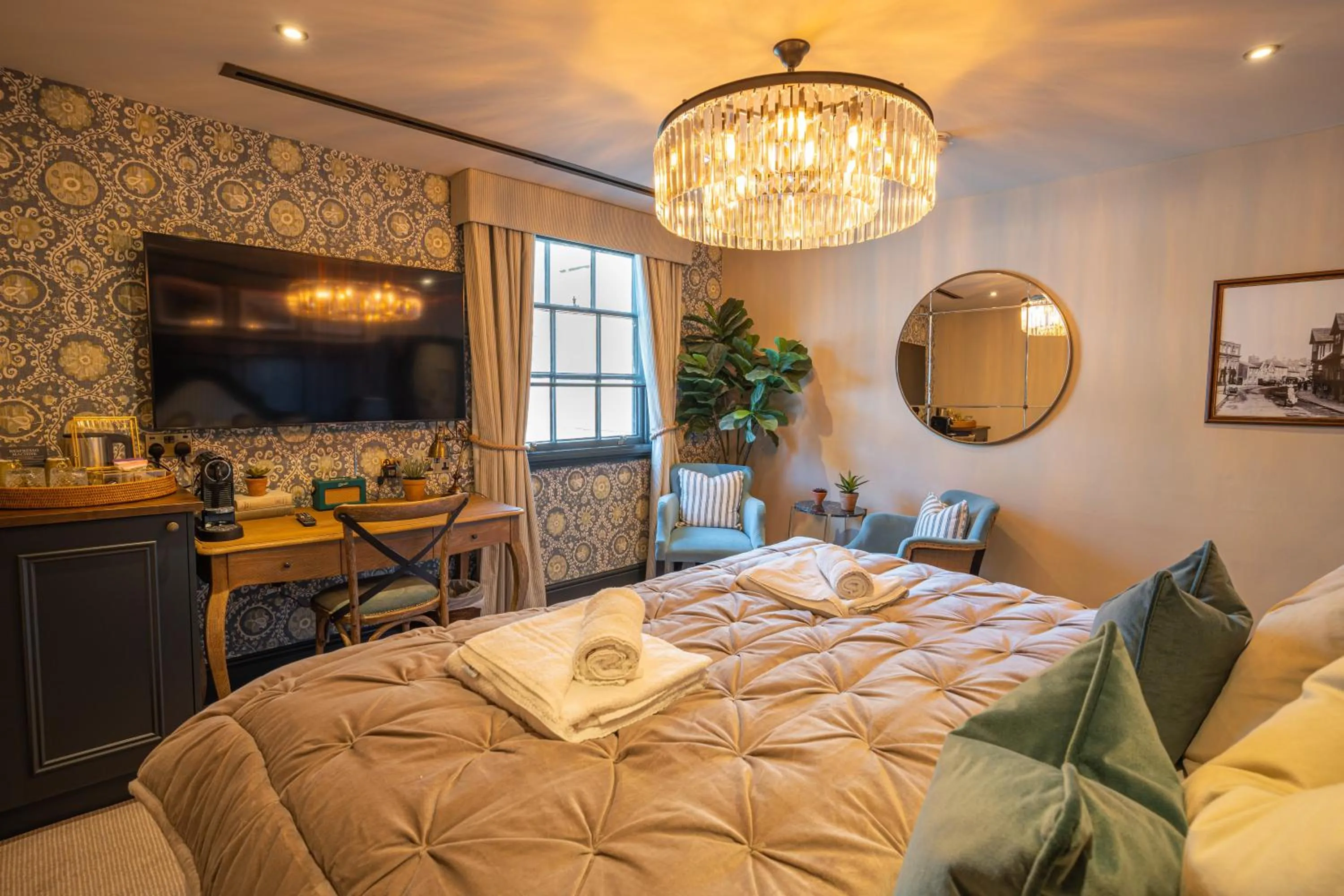 Bedroom, Bed in Salisbury Arms Hotel