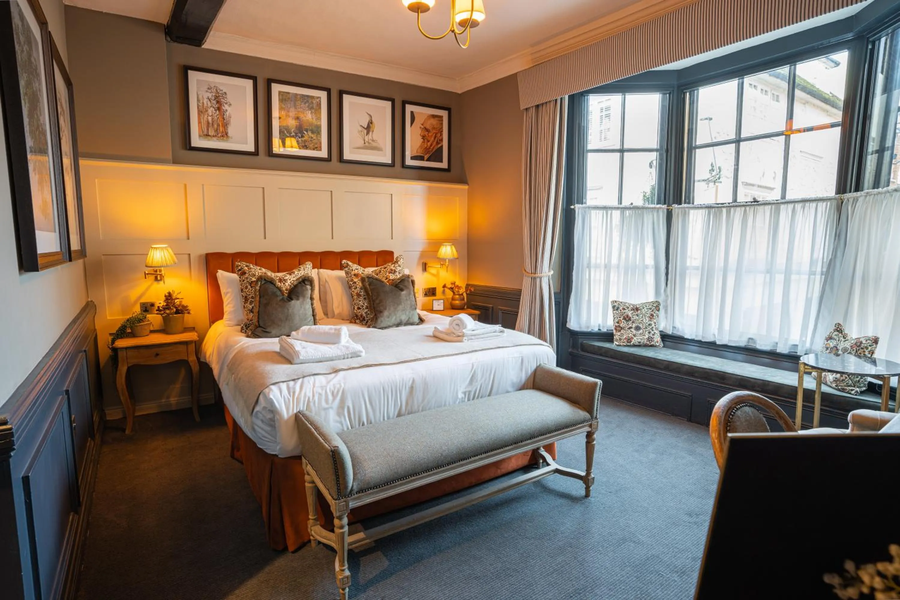 Bedroom, Bed in Salisbury Arms Hotel