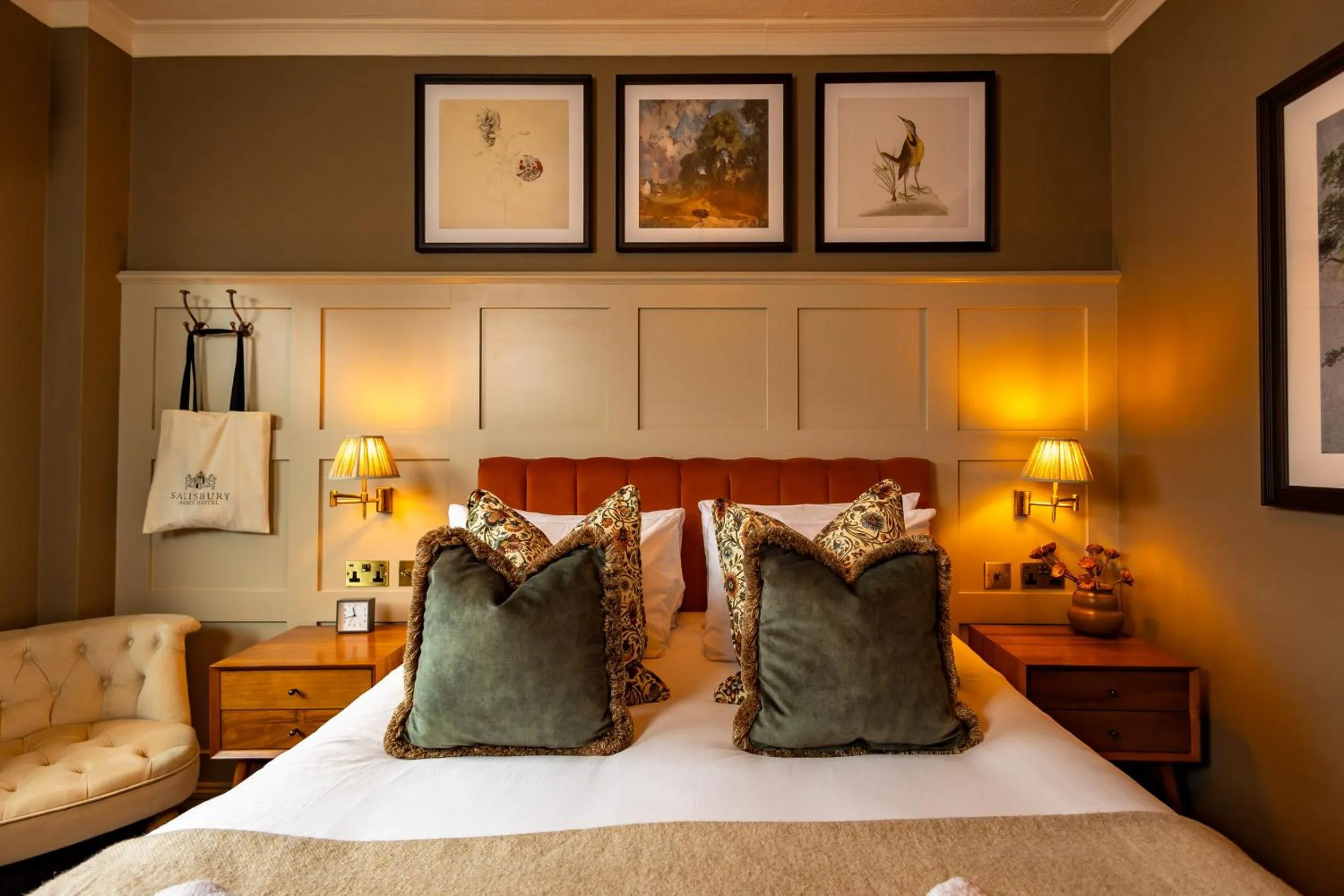 Bedroom, Bed in Salisbury Arms Hotel